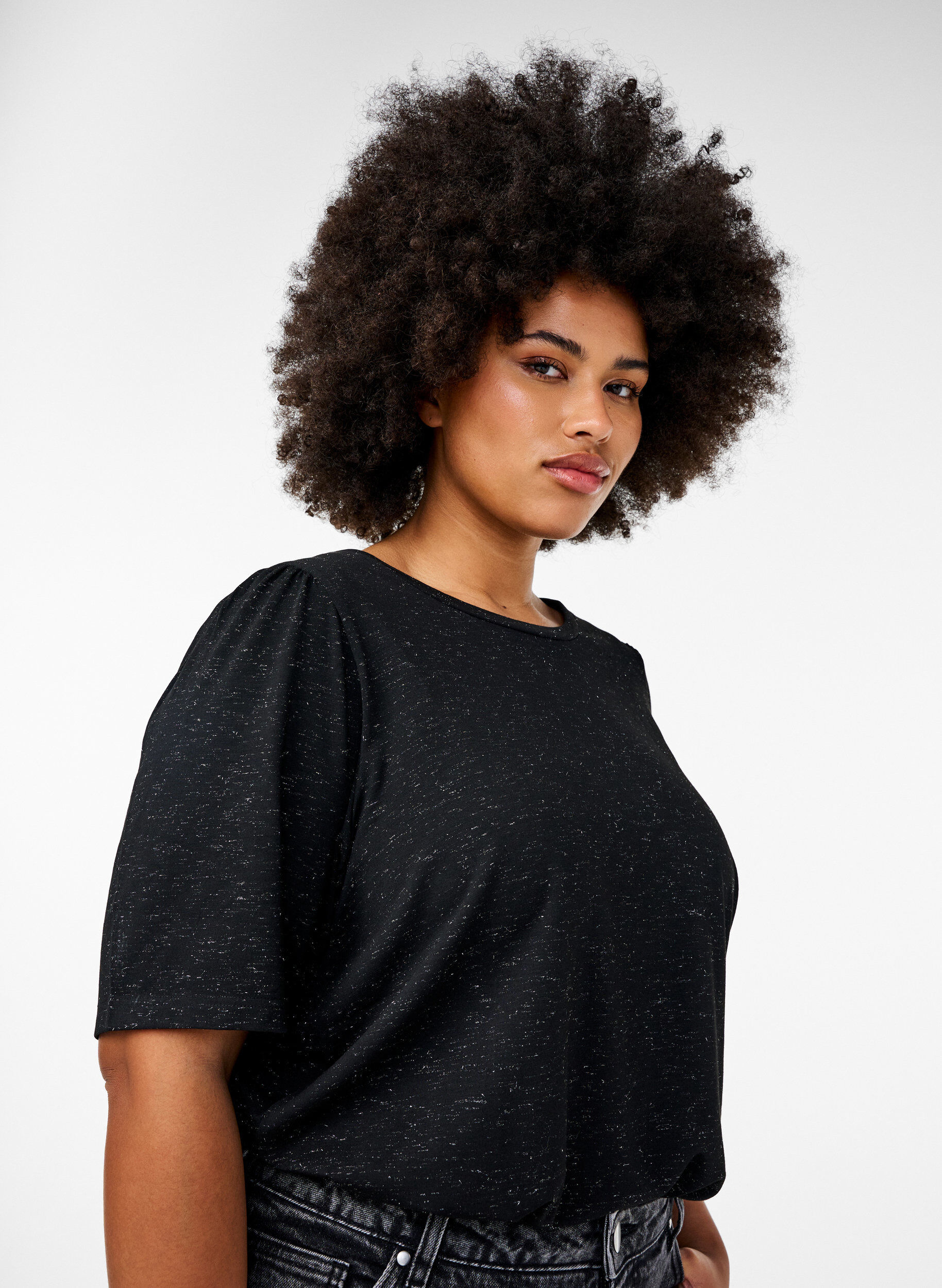 Zizzi T-shirt met glitter en korte puffmouwen, Zwart, Model image number 3