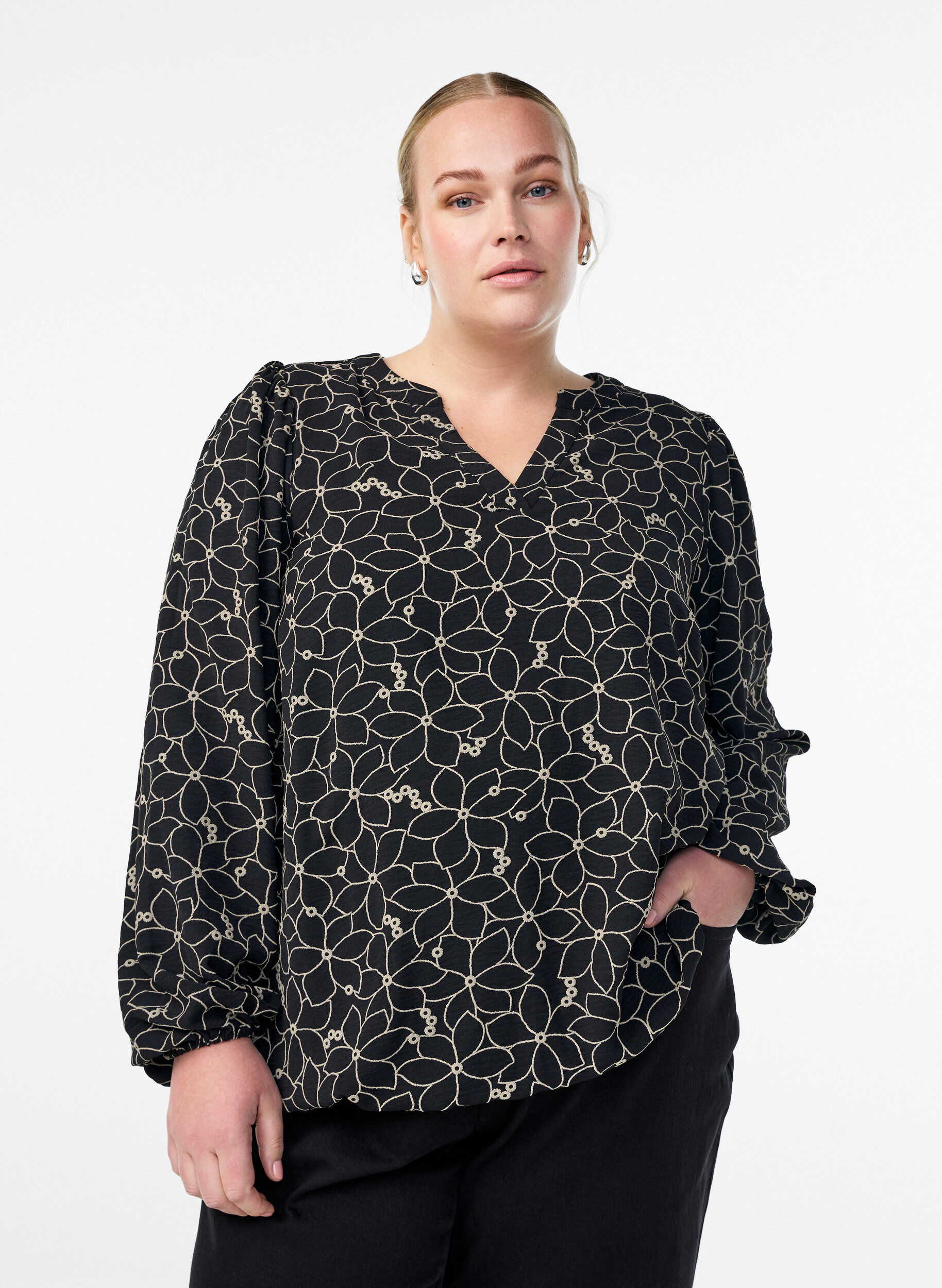 Blouse met lange mouwen met bloemenborduursel, Zwart, Model