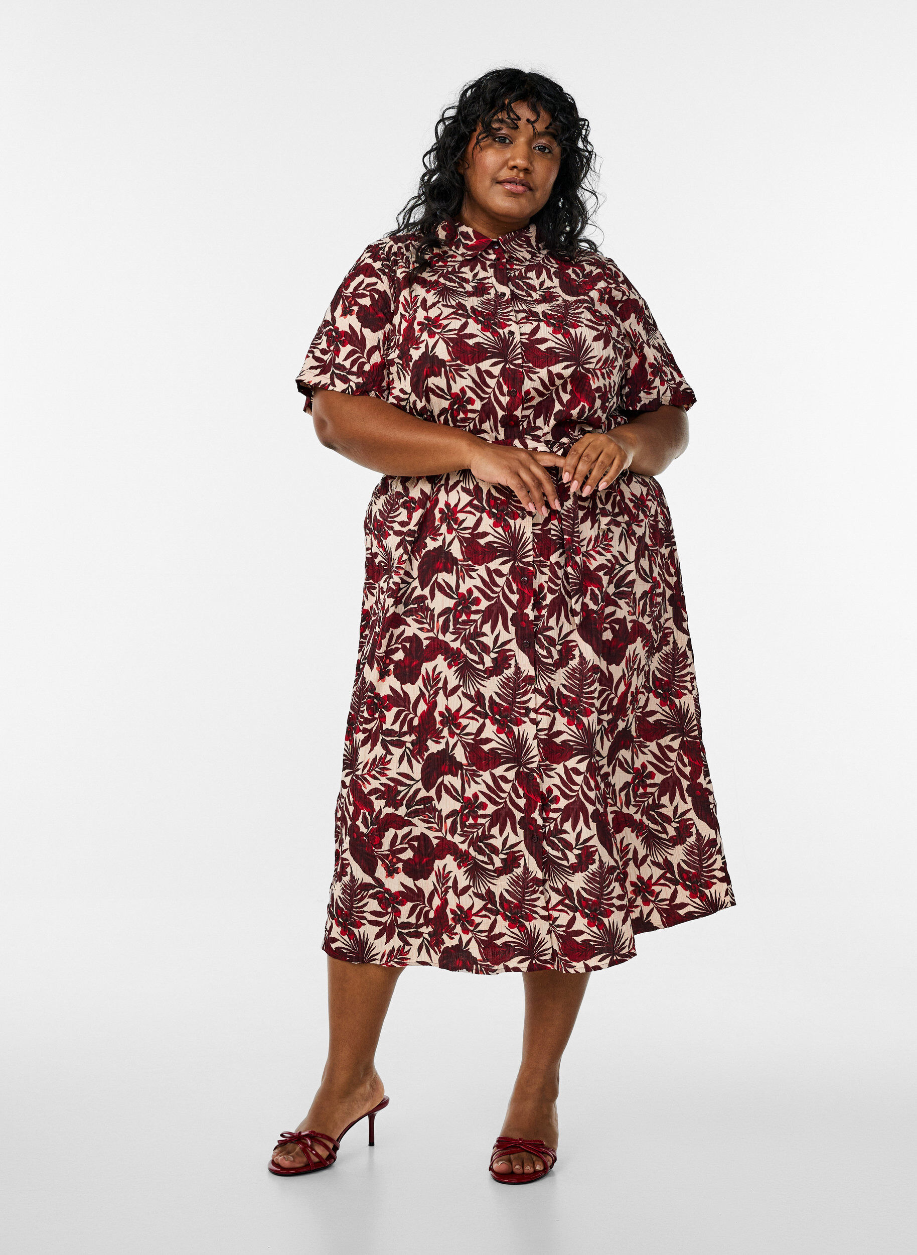 Zizzi Midi-lange overhemdjurk met bloemenprint, Rood, Model image number 0