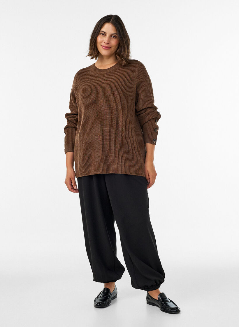 Gebreide blouse met ribstructuur en knoopdetails, Bruin, Model image number 1