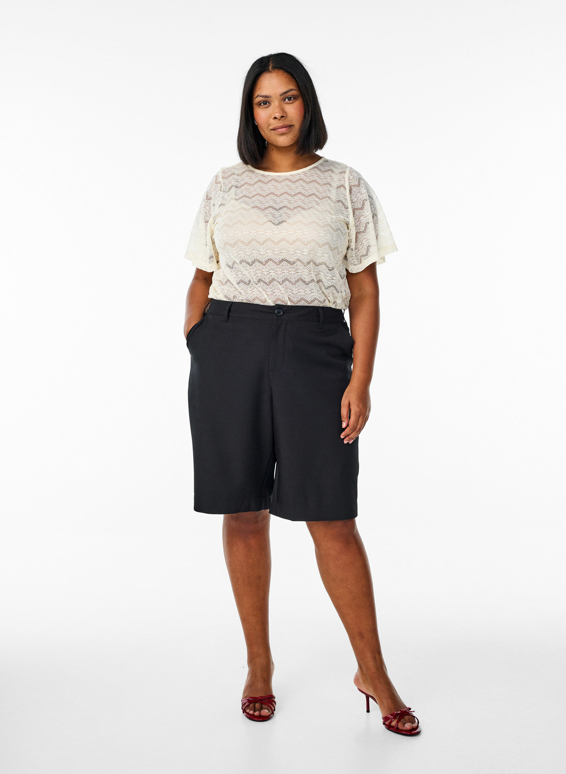 Zizzi Kantblouse met korte mouwen en gegolfde zoom, Vanille, Model image number 1