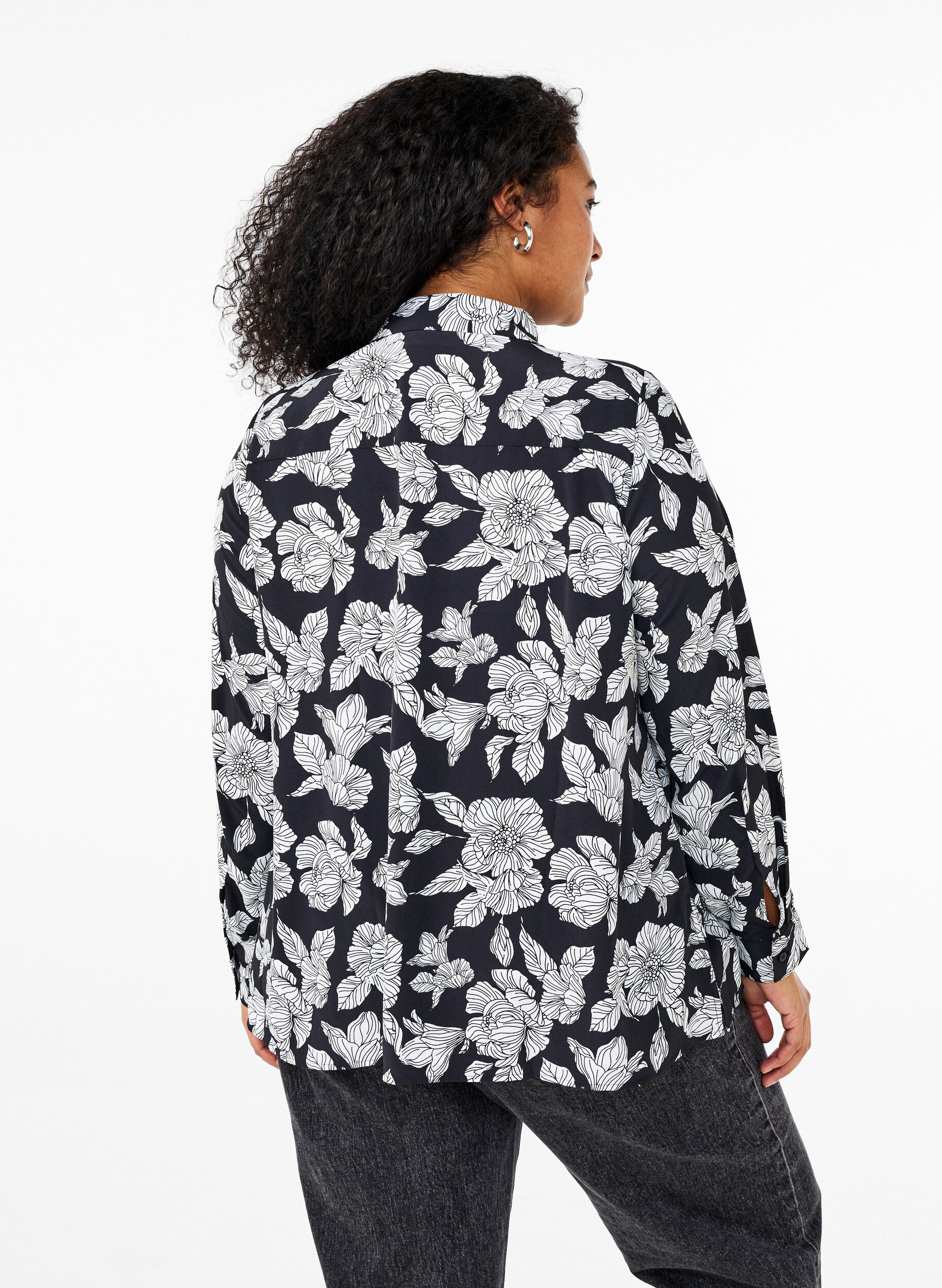 Zizzi Shirt met bloemenprint, Zwart, Model image number 2