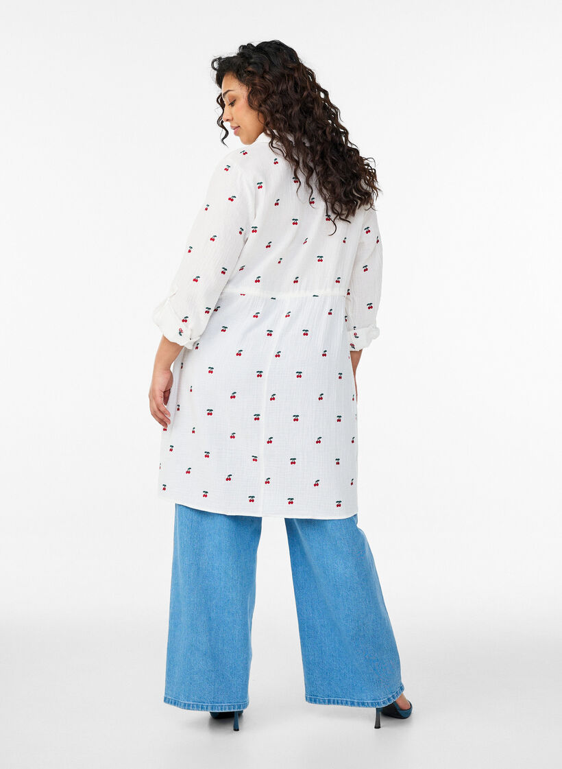Overhemdjurk van katoenmuslin met geborduurde motieven, Vanille, Model image number 2
