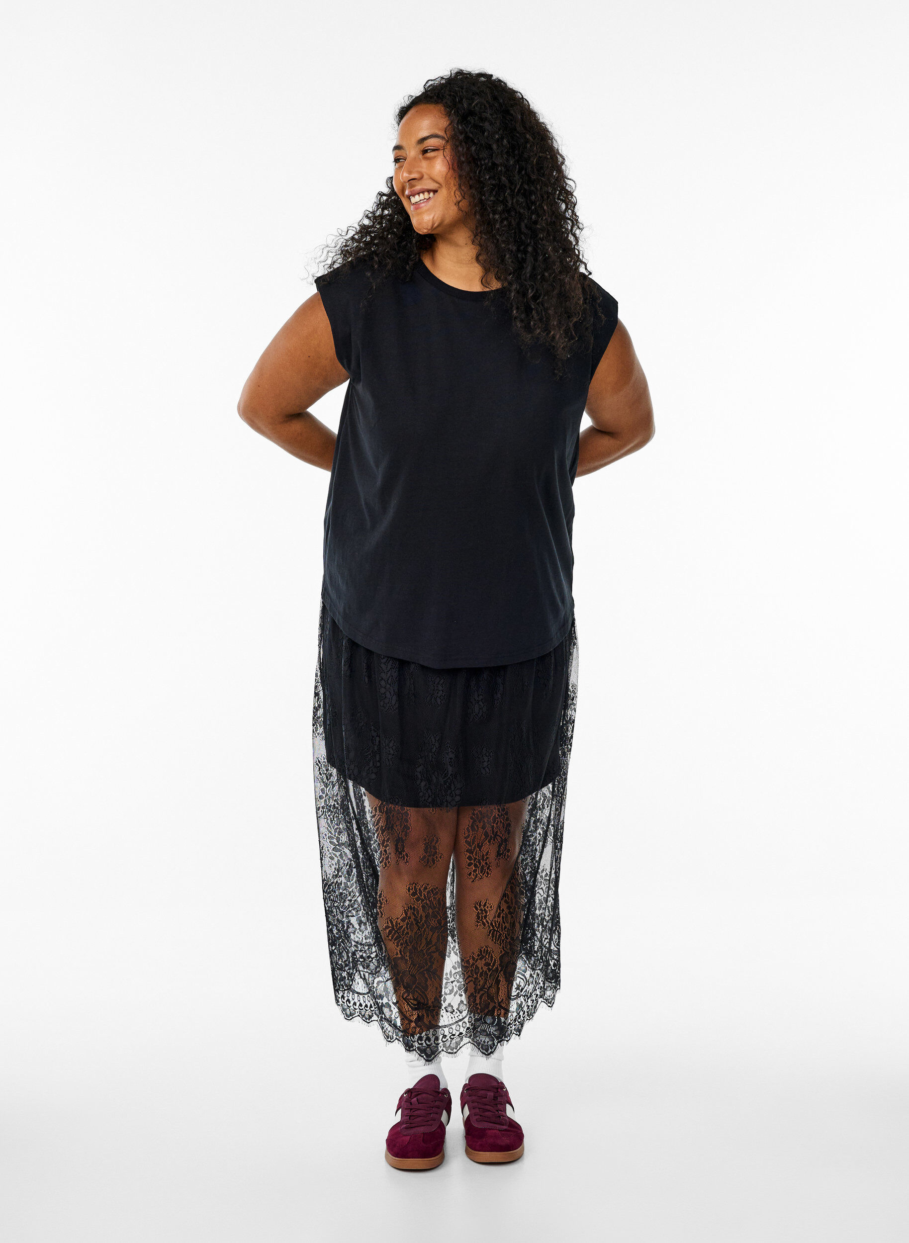 Zizzi Mouwloze blouse van jersey met schoudervulling, Zwart, Model image number 1