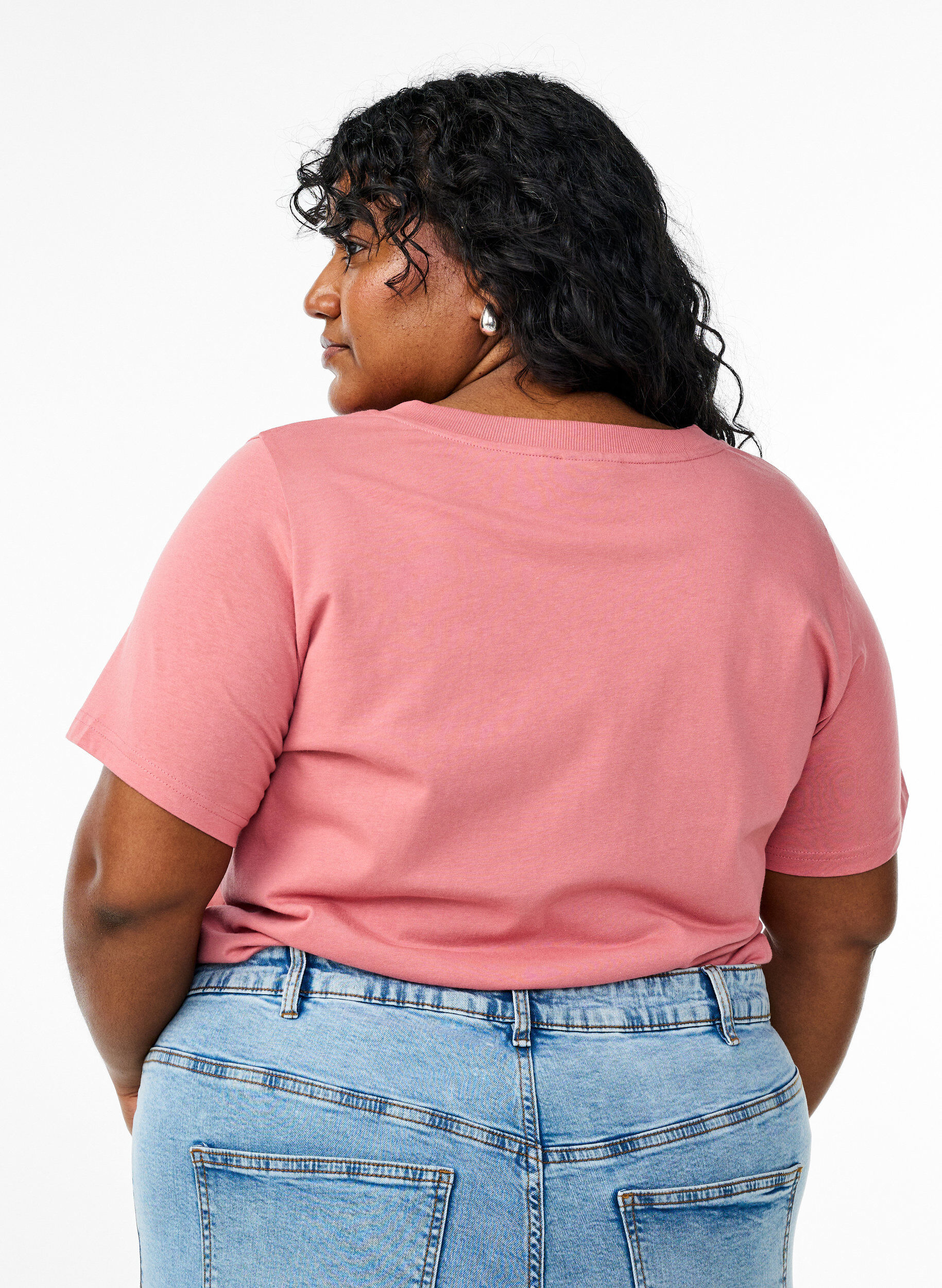 Zizzi Basis T-shirt van katoen met een V-hals, Rood, Model image number 2