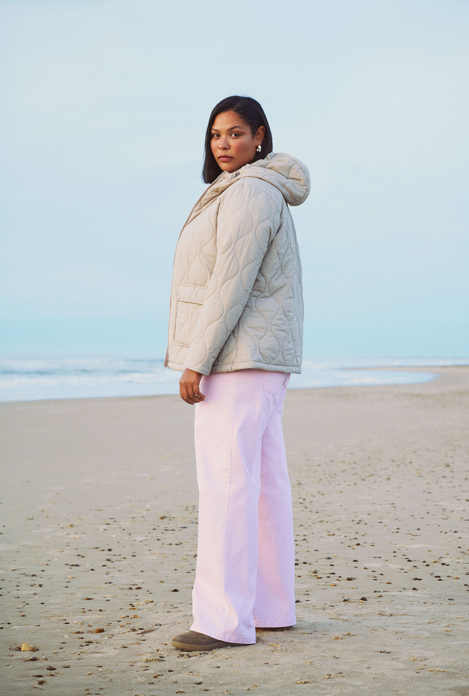 Zizzi Gewatteerde jas met roze tinten, , Model