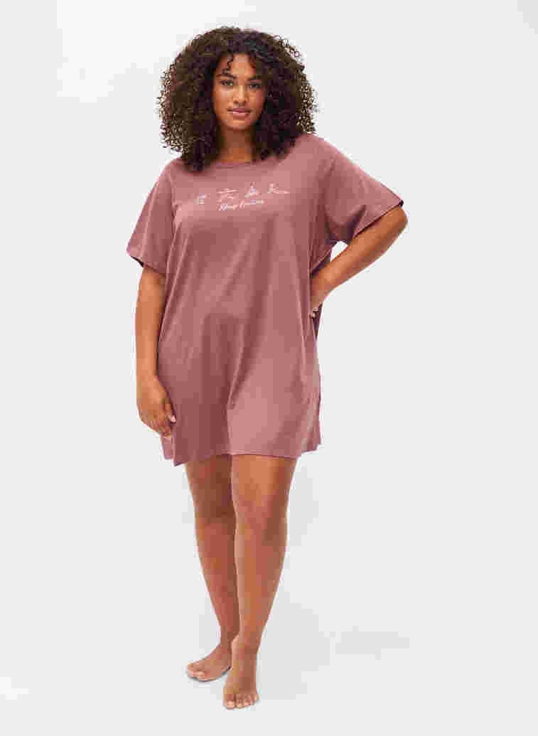 Oversized slaap t-shirt van biologisch katoen, Rose Brown W. Relax , Model image number 2