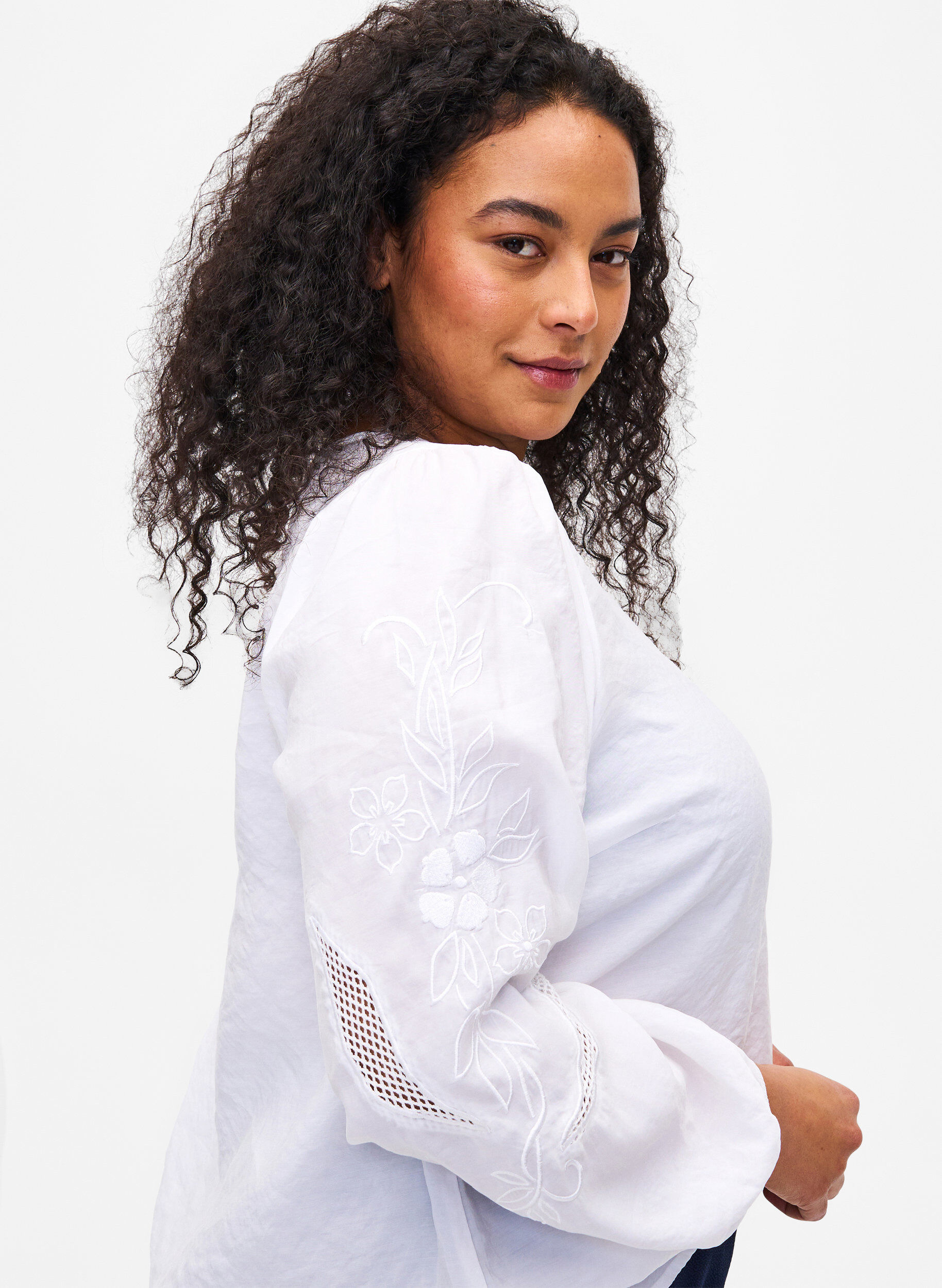 Zizzi Blouse van Tencel&trade; Modal met geborduurde details, Bright White, Model image number 2