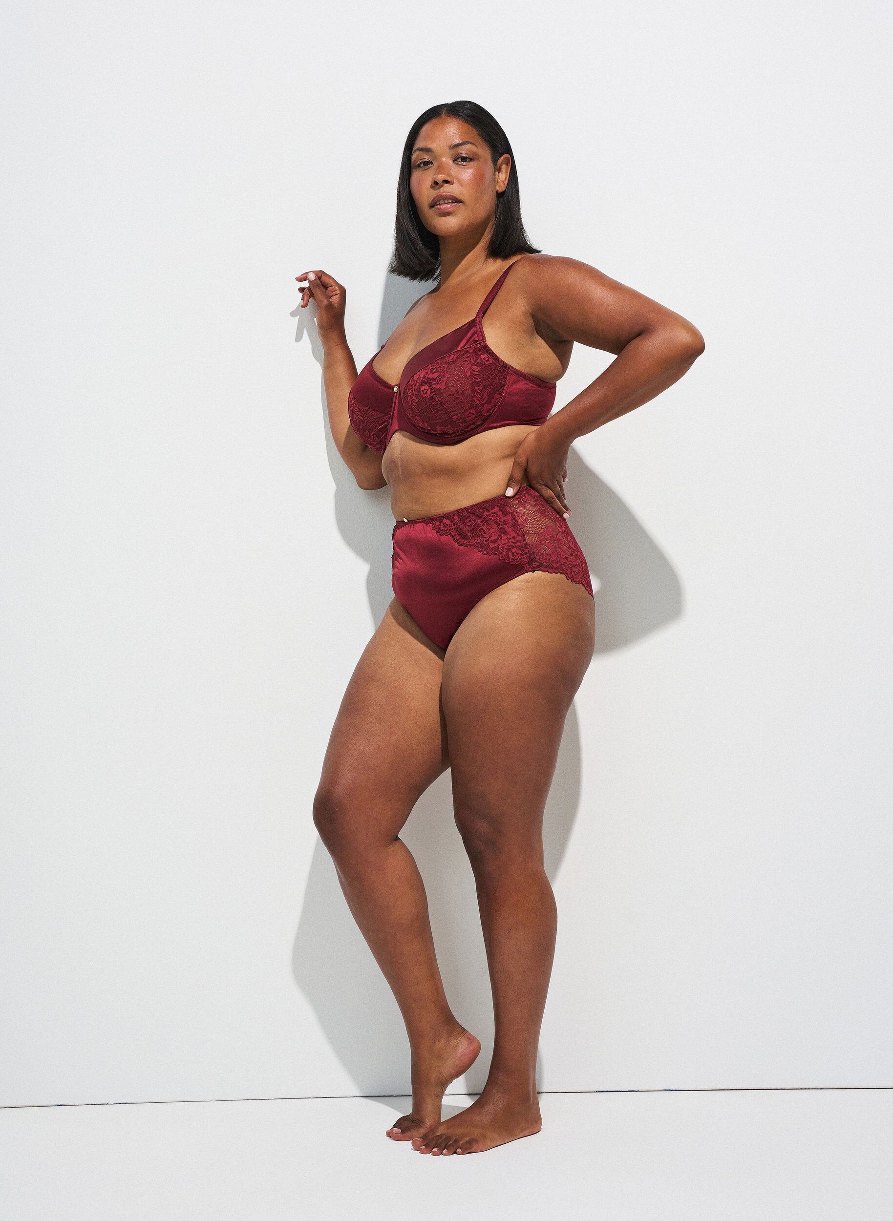 ZizziPanties met kant en een strikdetail aan de achterkant, Donker Bordeaux, Model image number 0