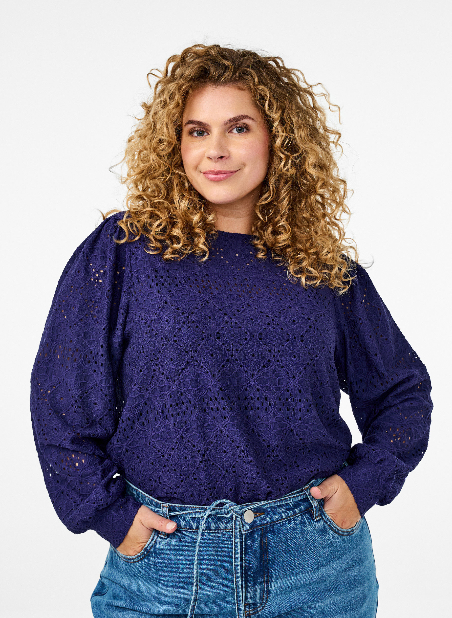 Zizzi Blouse met lange mouwen en een opengewerkt patroon, Paars, Model image number 0