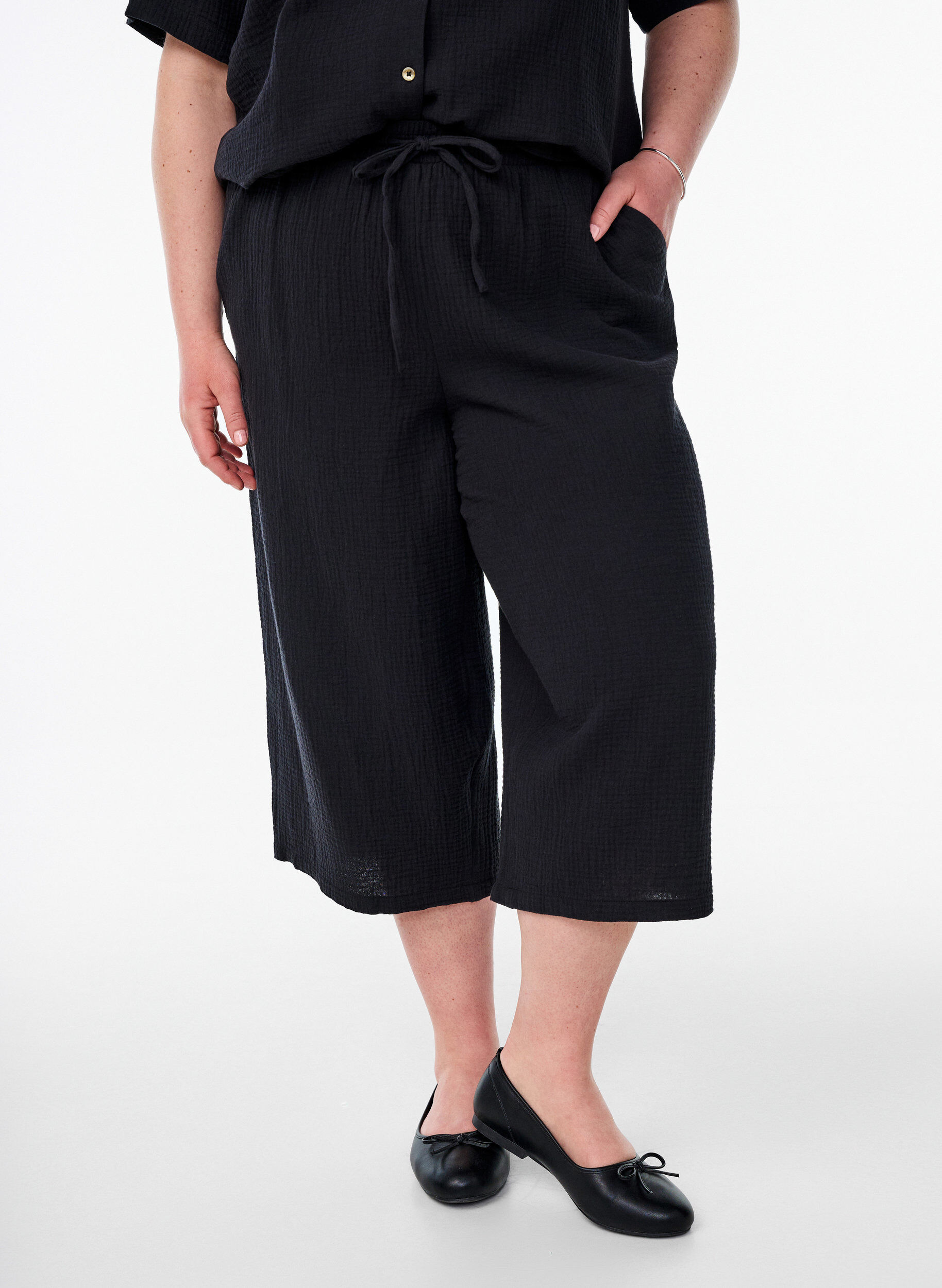 Zizzi Culotte broek met een hoge taille, Zwart, Model image number 2