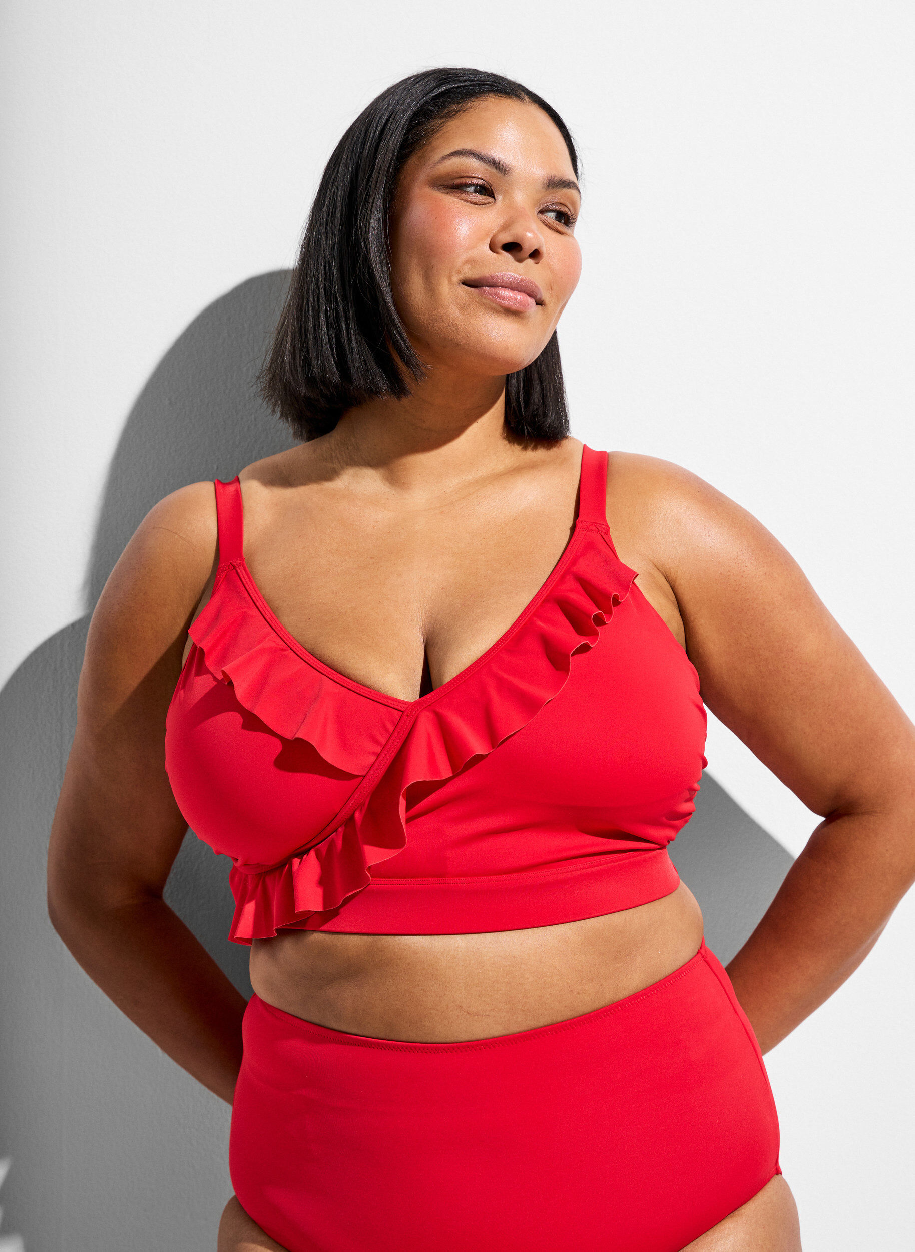 ZizziBikinitop met ruches en uitneembare pads, Rood, Model image number 0