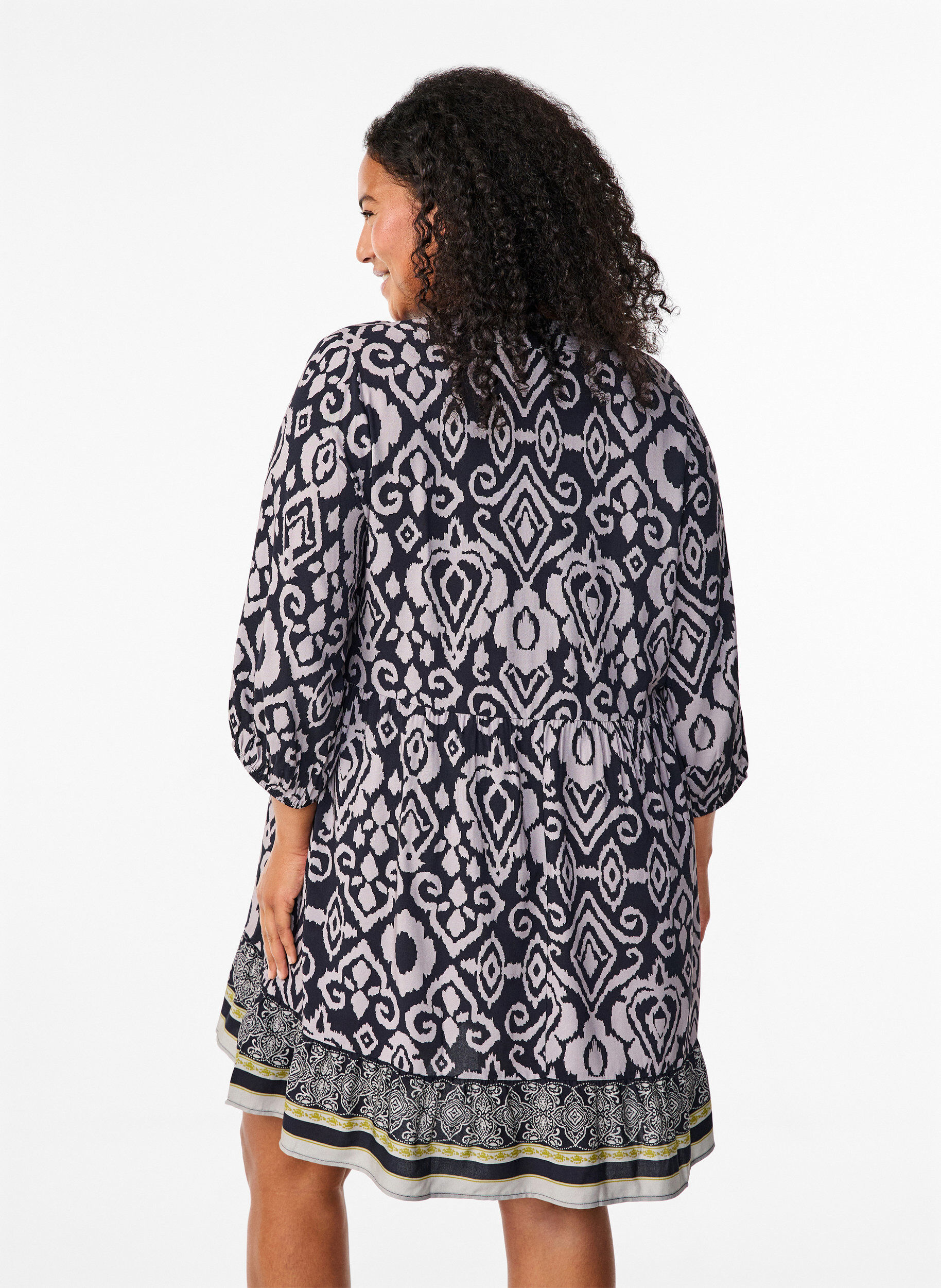 Zizzi Korte jurk met print en A-vorm, Black AOP, Model image number 1