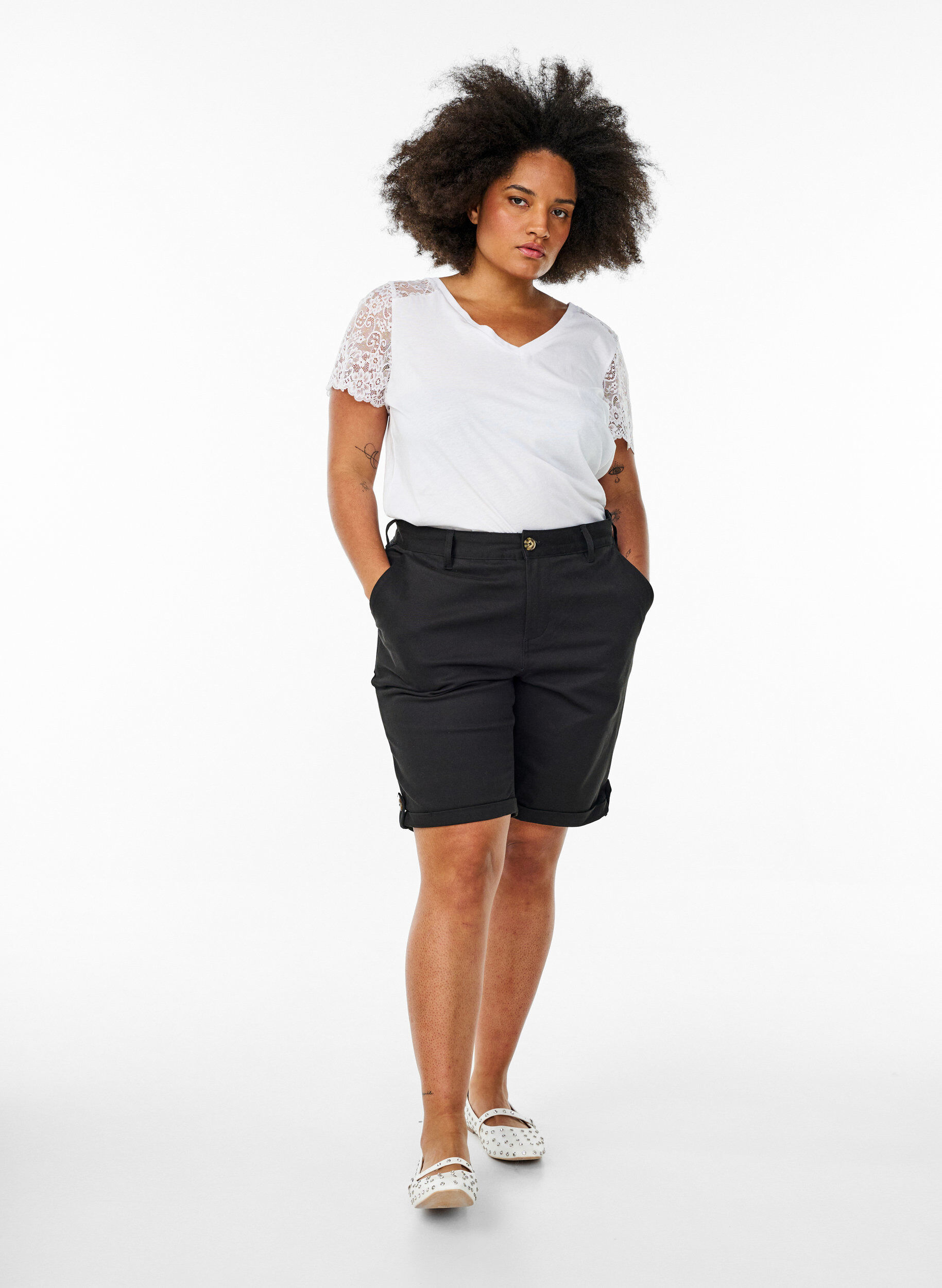 Zizzi Chino shorts met zakken, Zwart, Model image number 1