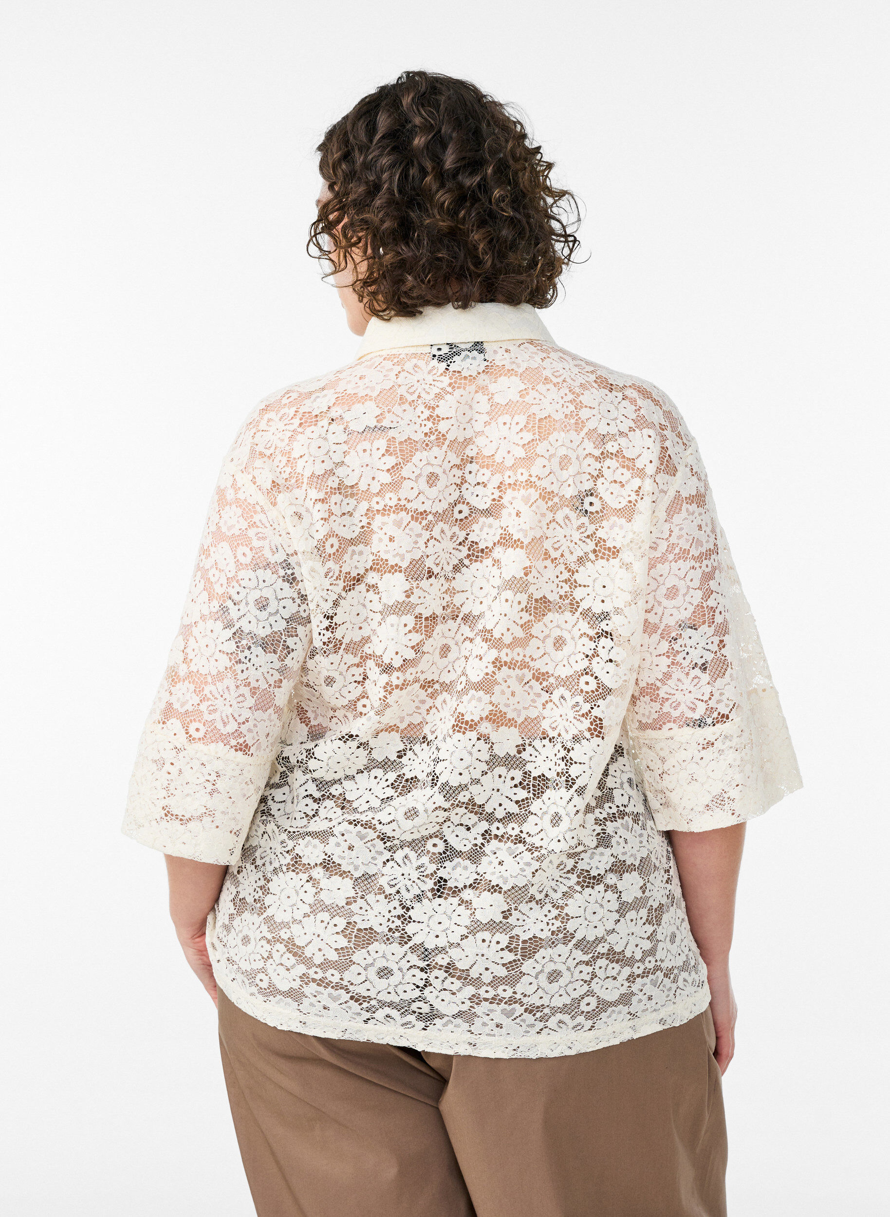 Zizzi Kanten blouse met kraag en 1/2 mouwen, Vanille, Model image number 2