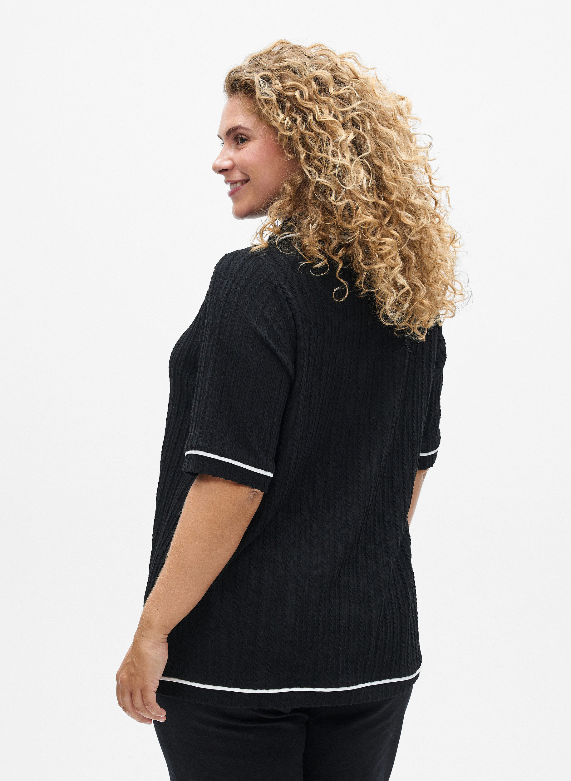 Zizzi Jersey poloshirt met textuur en contrasterende biezen, Zwart, Model image number 2