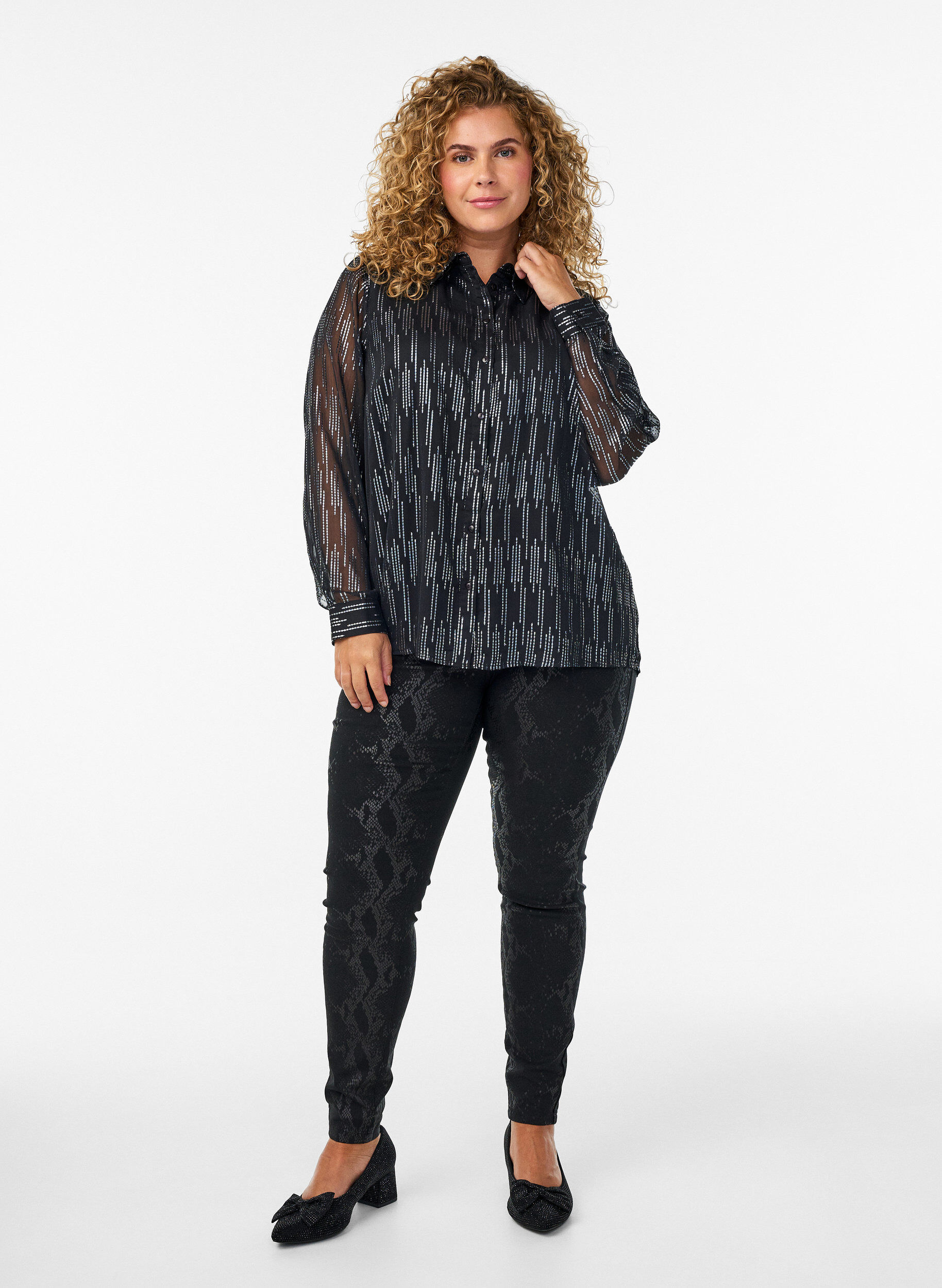 Zizzi Shirt met glinsterend patroon, Zwart, Model image number 1