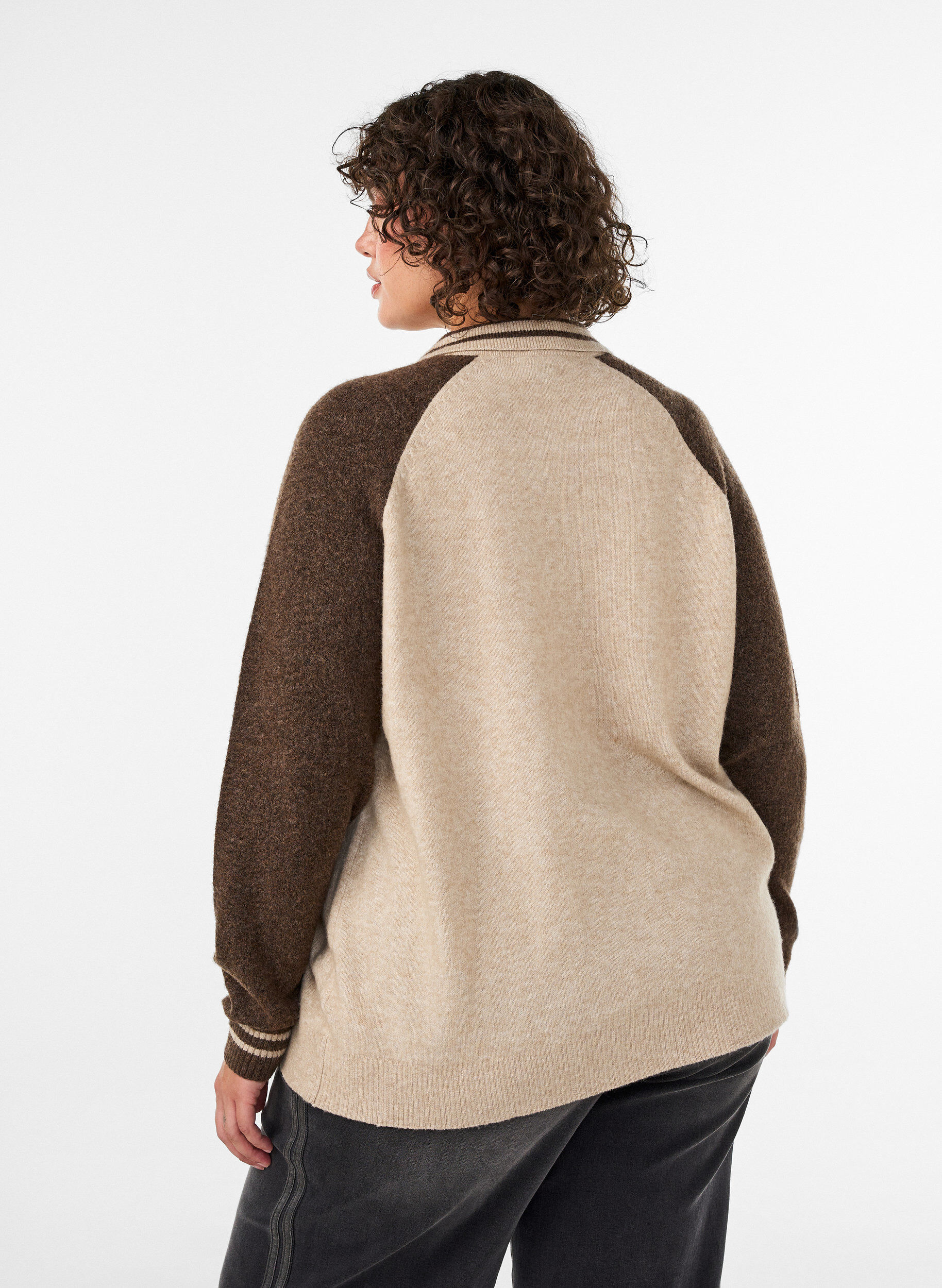 ZizziVest met contrastmouwen en kraag, Beige, Model image number 2