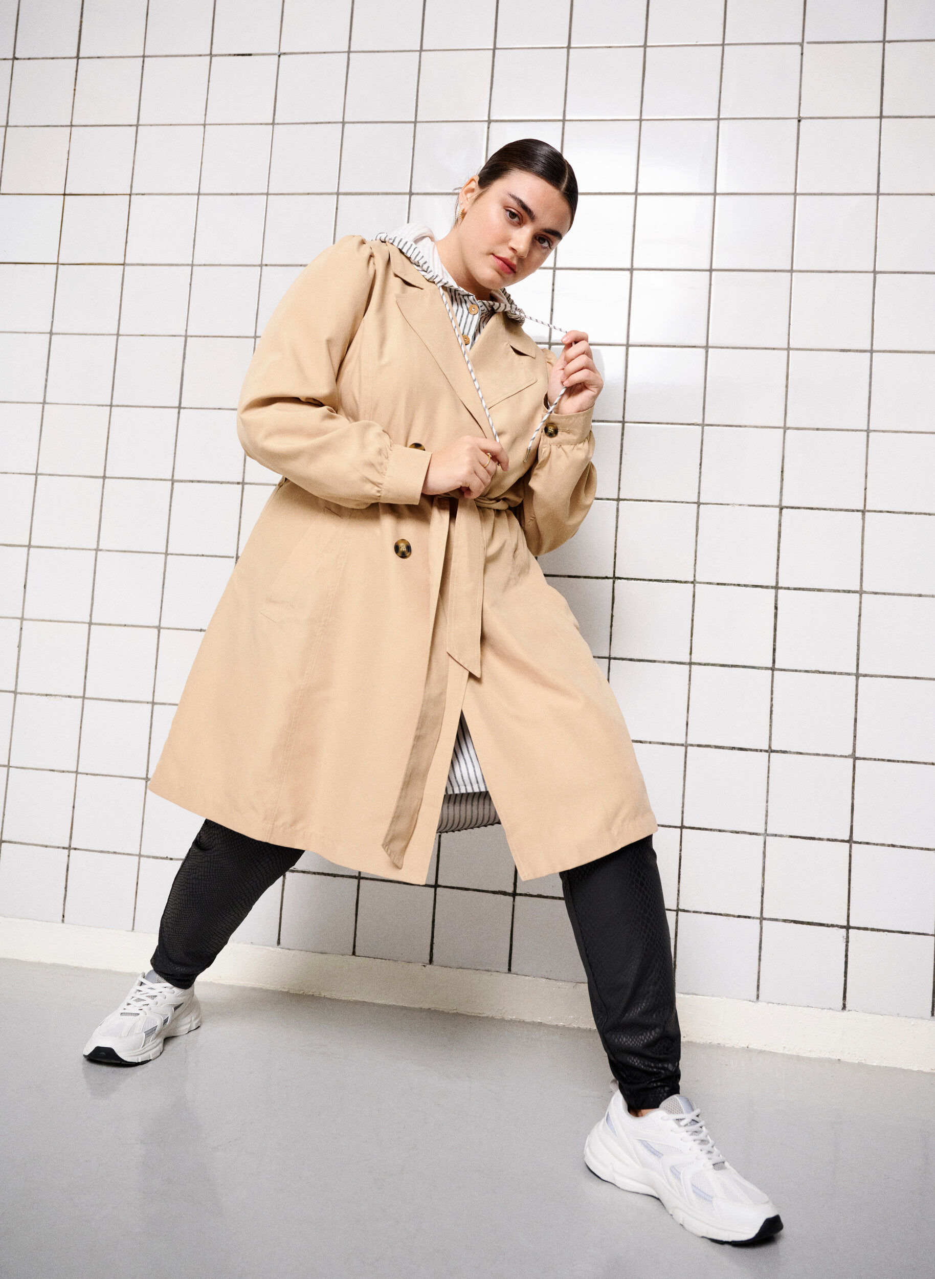 Zizzi Trenchcoat met riem en zakken, Nomad, Image image number 1