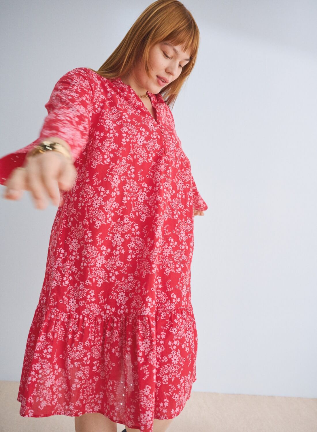 Zizzi Jurk in rood met bloemen, , Model