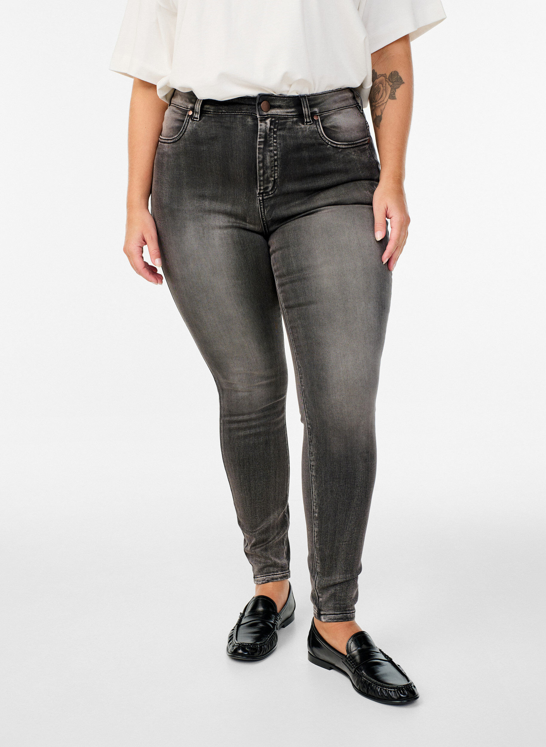 Zizzi Super slim Amy jeans met hoge taille, Grijs, Model image number 2