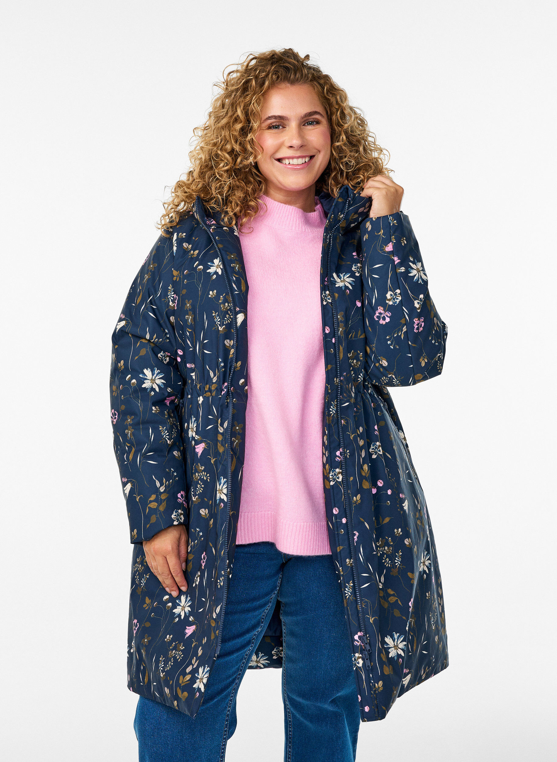 Zizzi Gewatteerde winterjas met bloemenprint, Blauw, Model image number 3