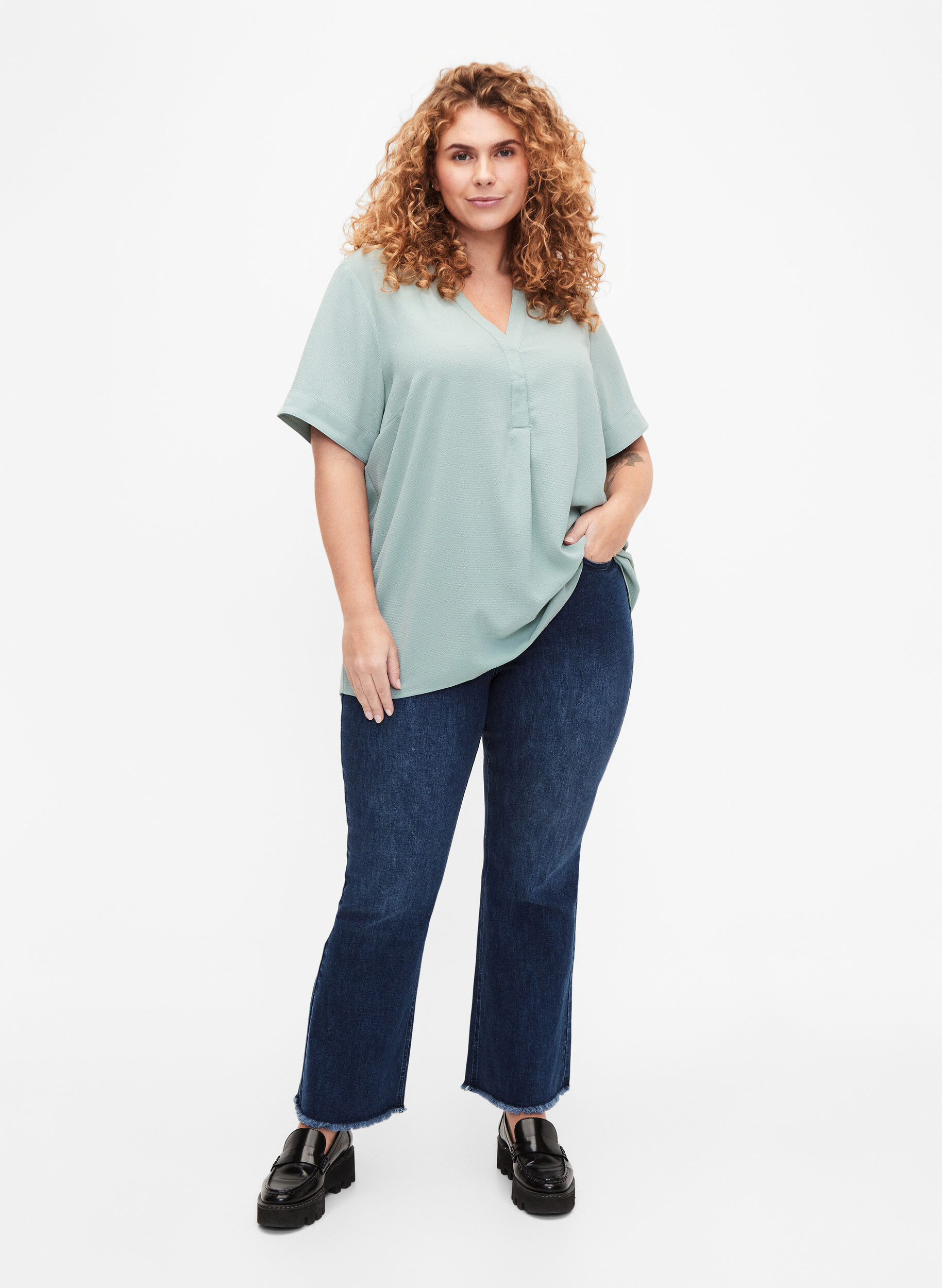 Zizzi Blouse met korte mouwen en v-hals, Groen, Model image number 1