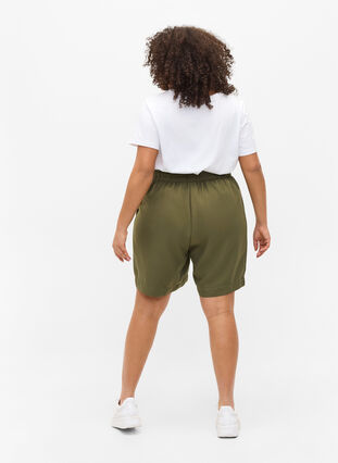 Losse viscose shorts, Ivy Green, Model image number 0