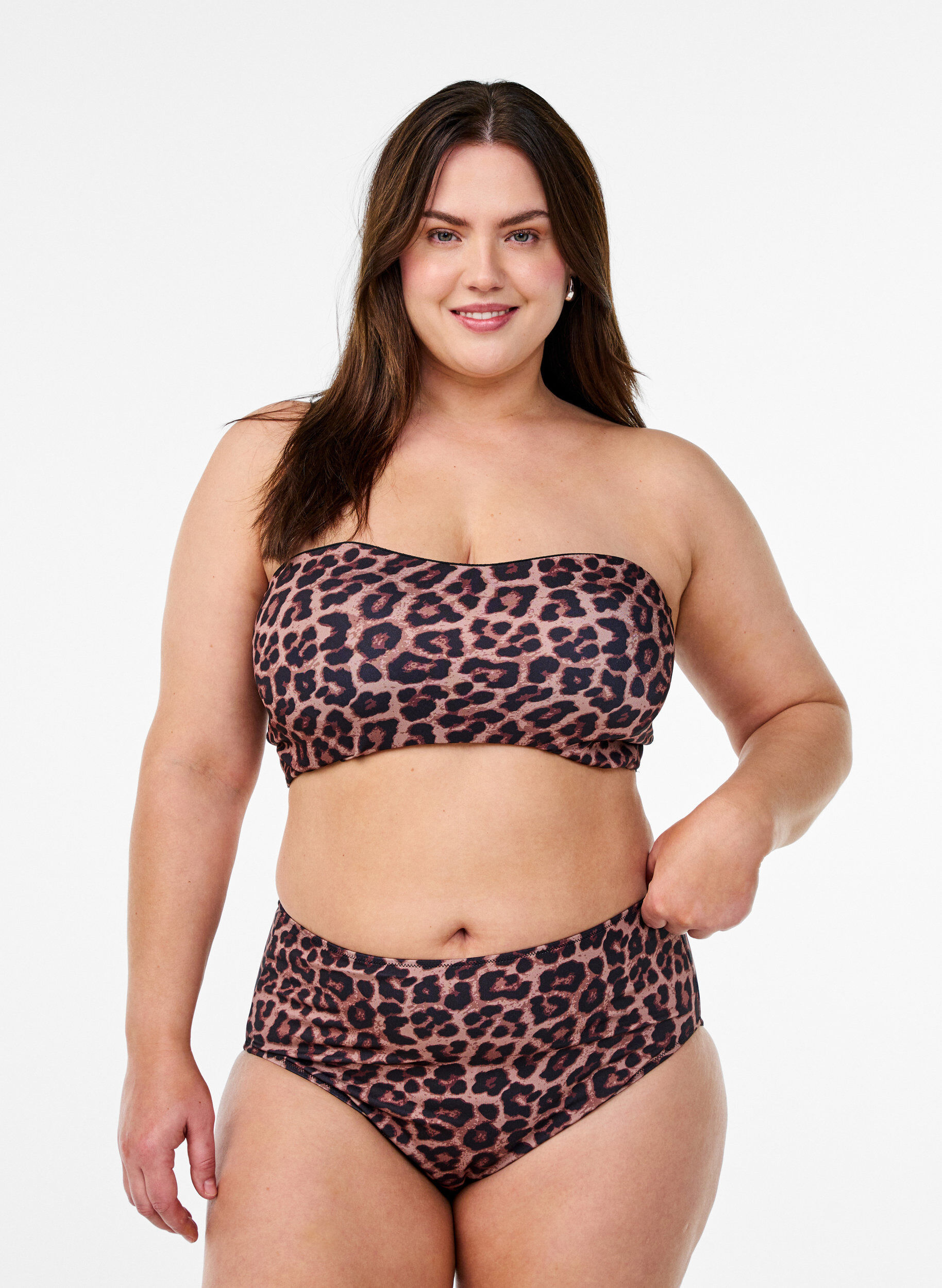 Leopard hoog getailleerde bikini broekjes, Bruin, Model