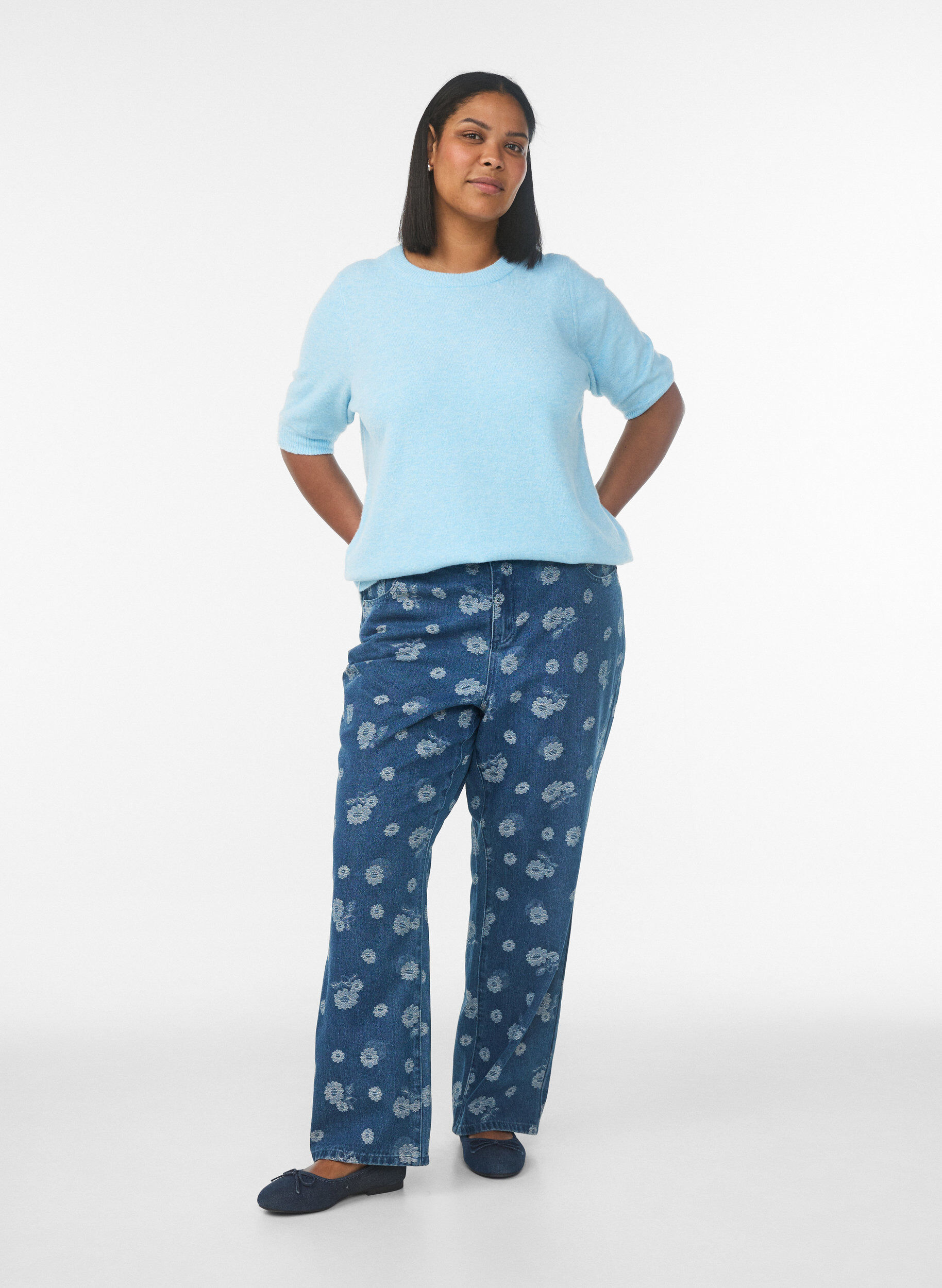 Zizzi Gemma high-waist bloemen jeans, Blauw, Model image number 0