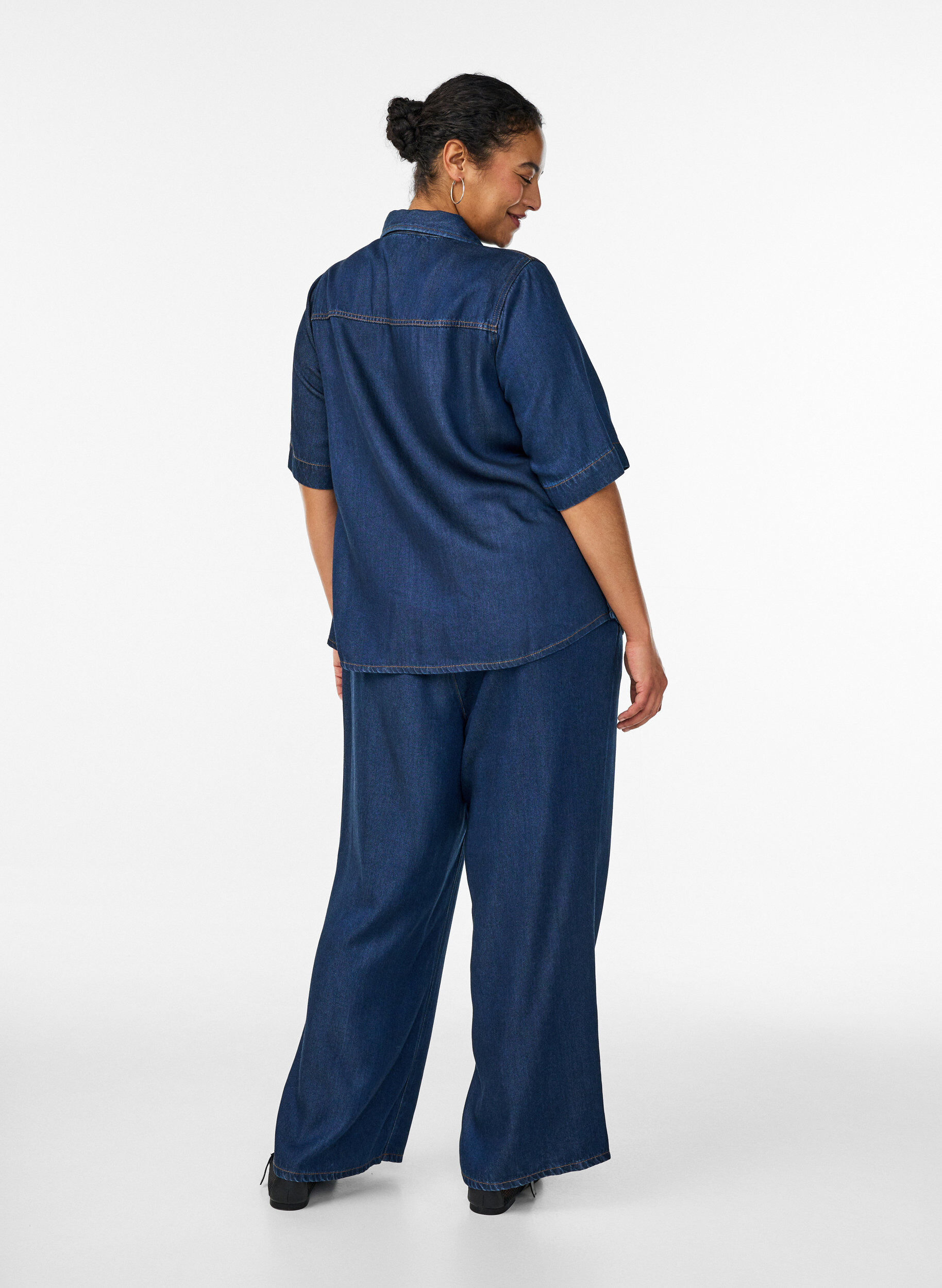 Zizzi Lyocell broek met wide fit en denimlook, Blauw, Model image number 1