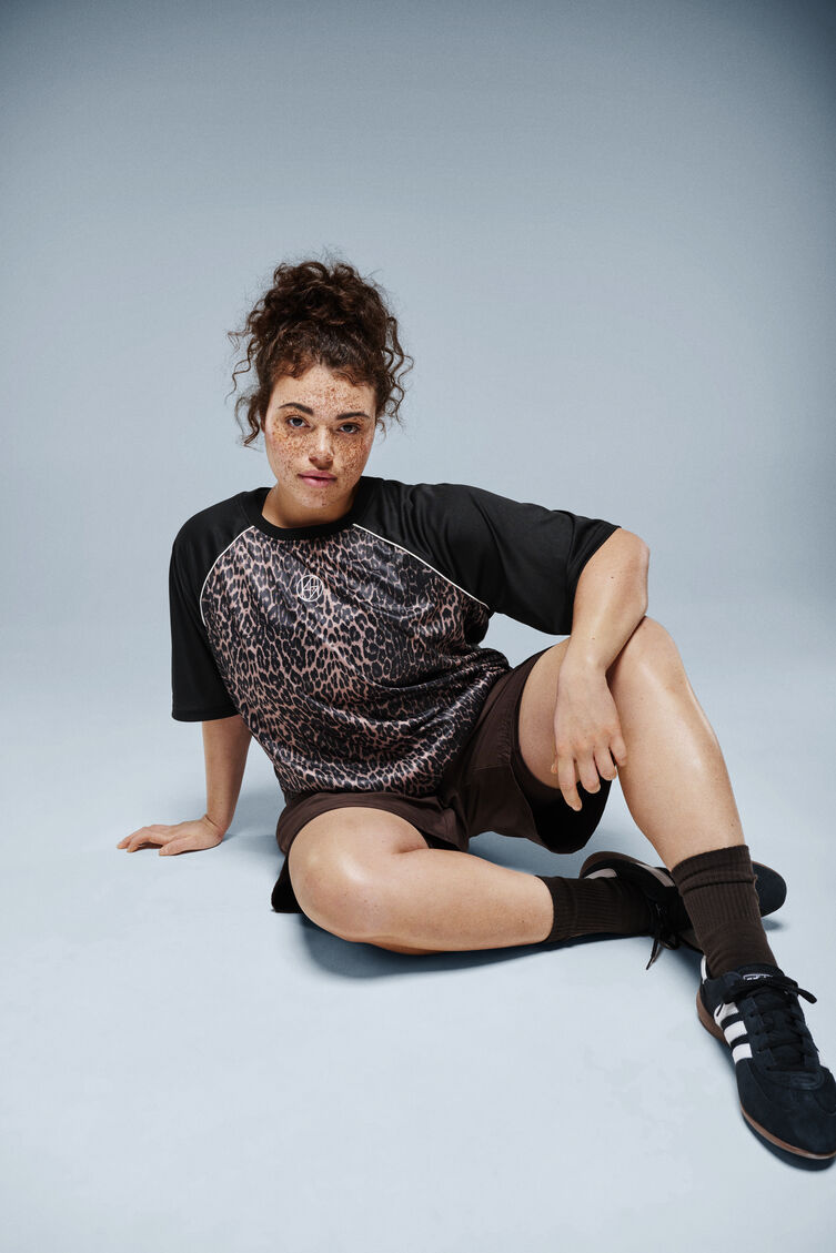 Trainingsshirt met luipaardprint, , Model