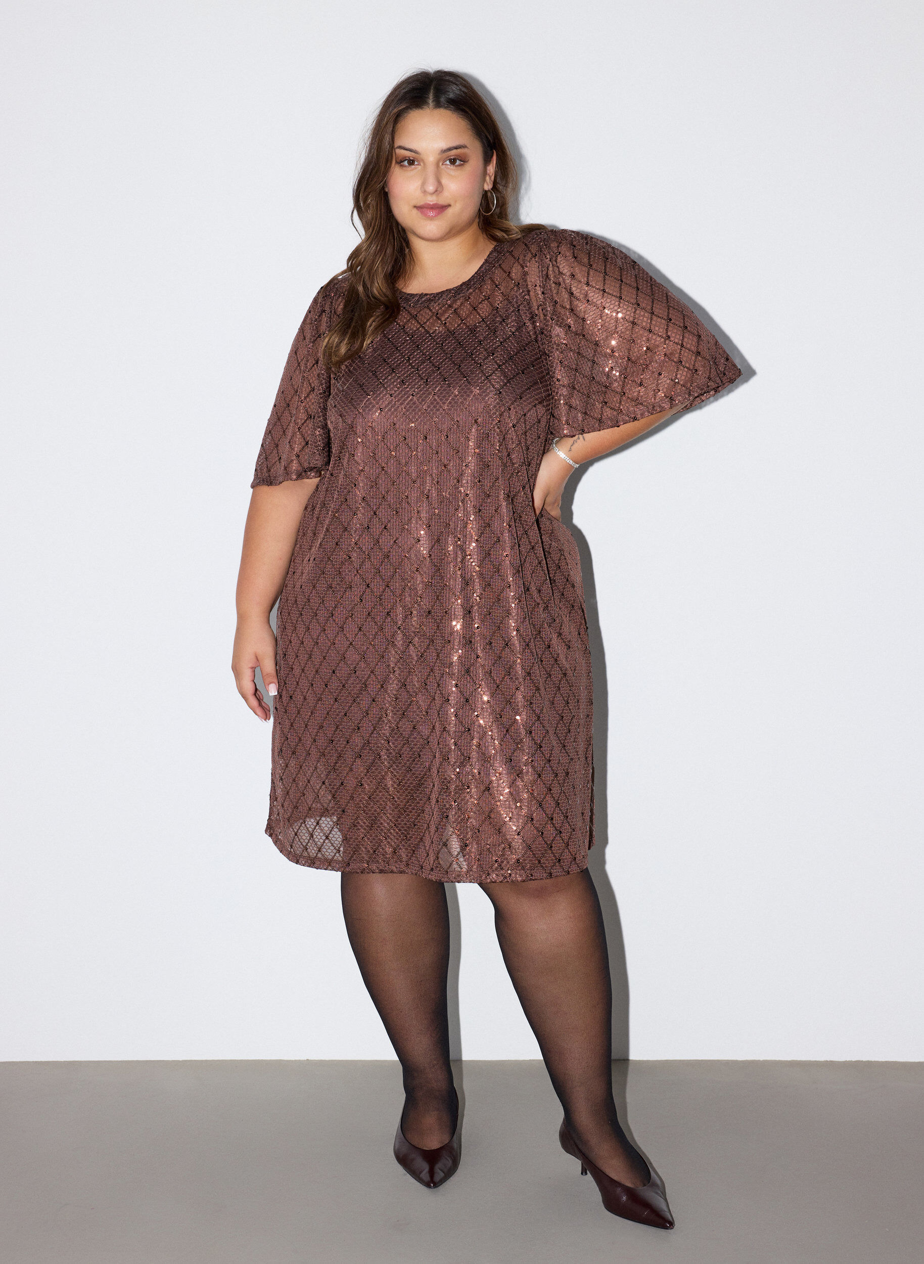 ZizziKorte jurk met pailletten en ruitpatroon, Bruin, Model image number 1