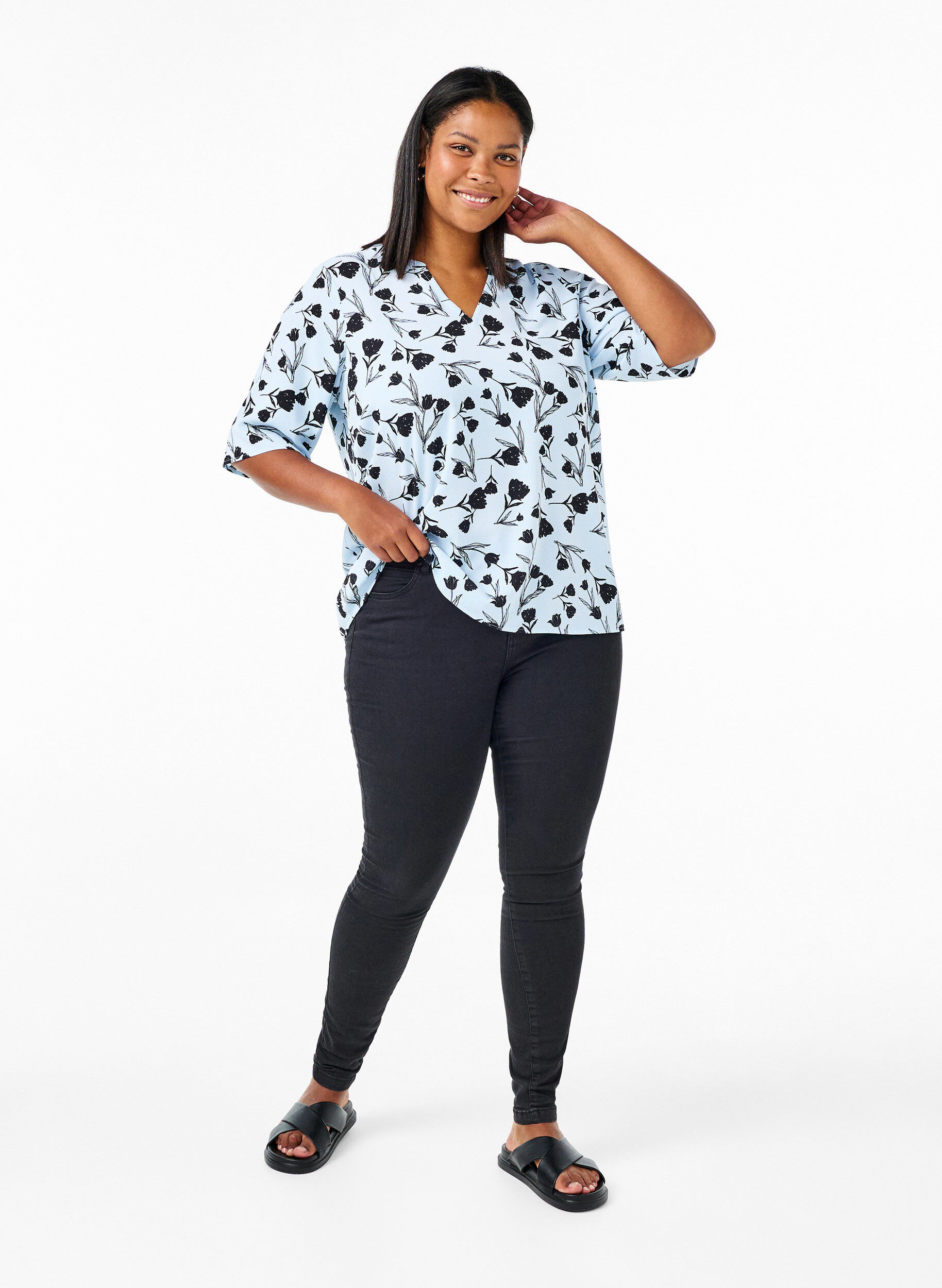 Zizzi  Blouse met V-hals en bloemenprint, Cashmere Blue Flower, Model image number 2