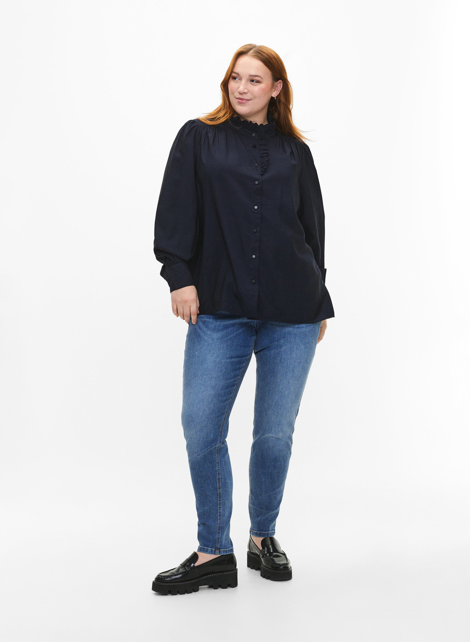 Zizzi Visicoshirt Blouse met ruffles, Sky Captain, Model image number 2