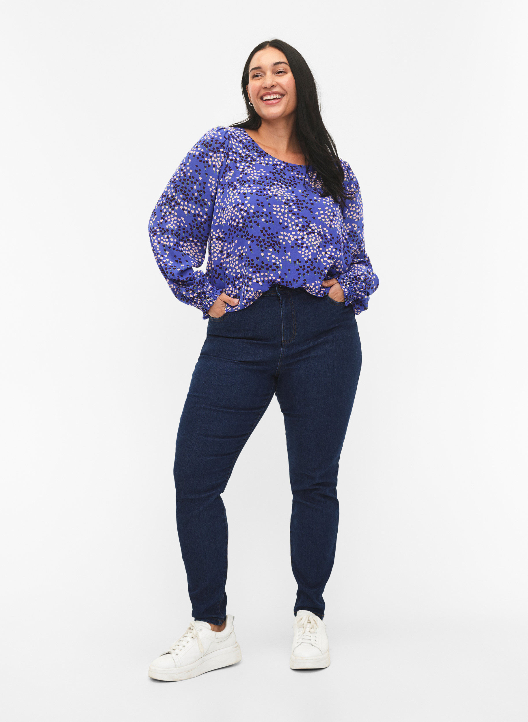 Zizzi FLASH - Blouse met lange mouwen, smok en print, Dazzling Blue AOP, Model image number 2