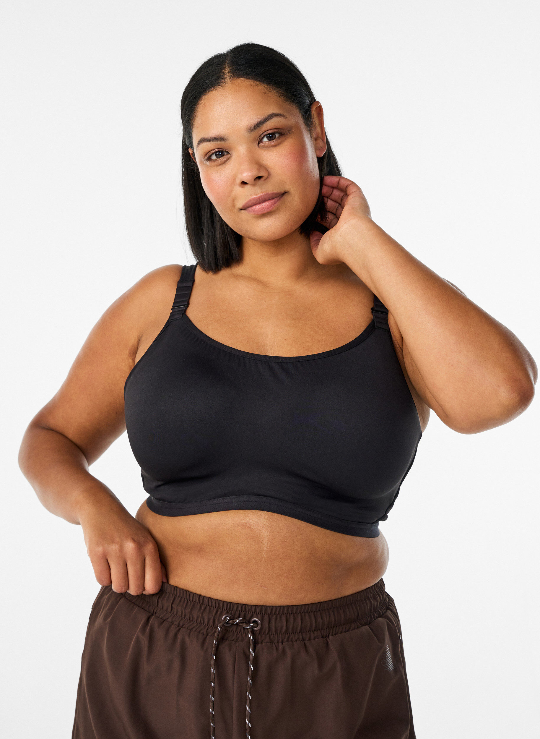 ZizziSportbeha met hoge ondersteuning, beugels en gewatteerde bandjes, Zwart, Model image number 0