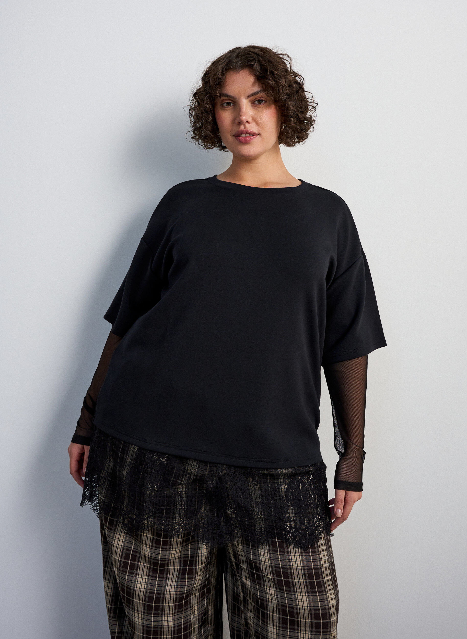ZizziBlouse met mouwen van mesh en kanten bies, Zwart, Model image number 0
