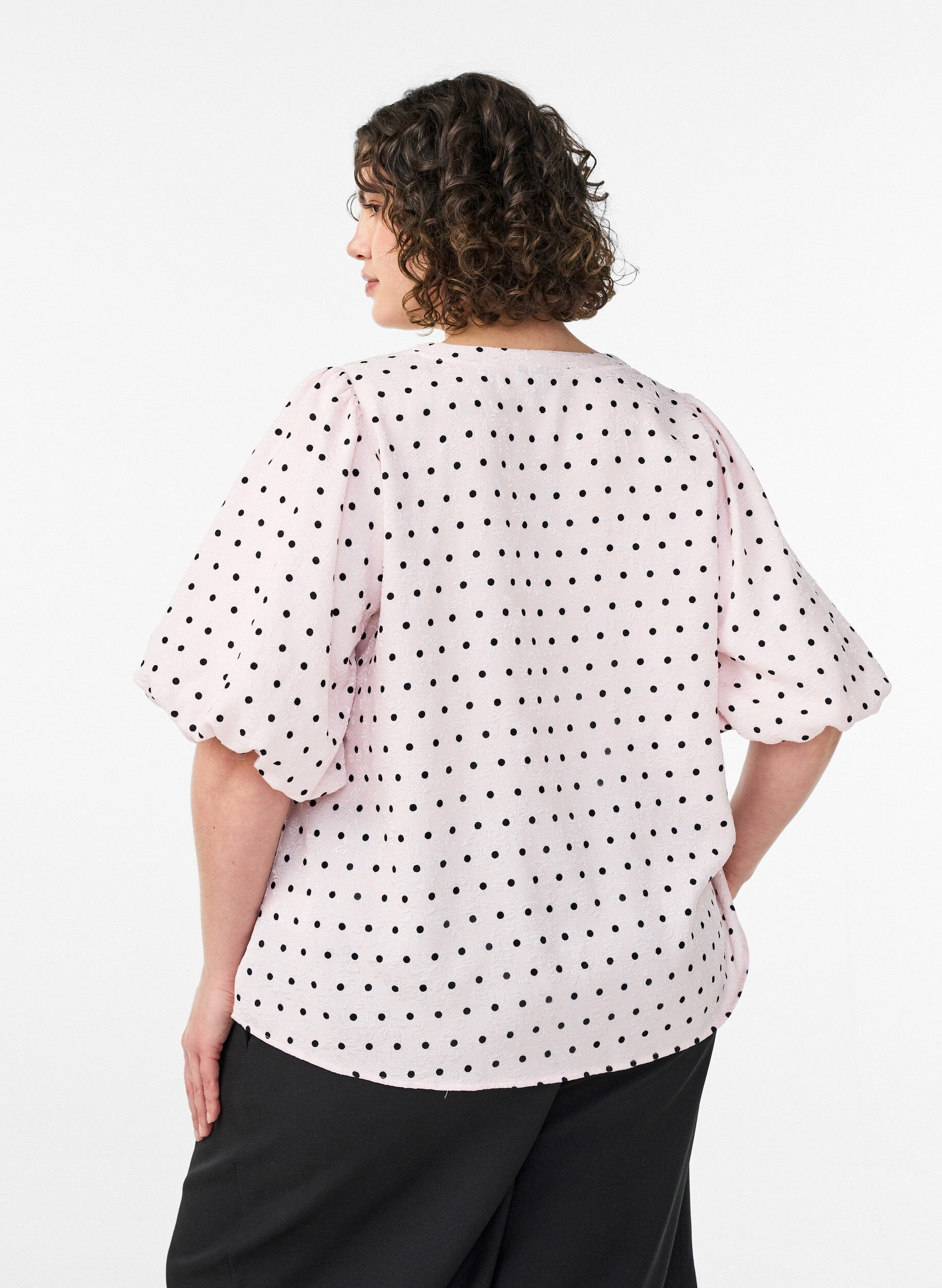 Zizzi Blouse met ballonmouwen en polkadotpatroon, Roze, Model image number 2