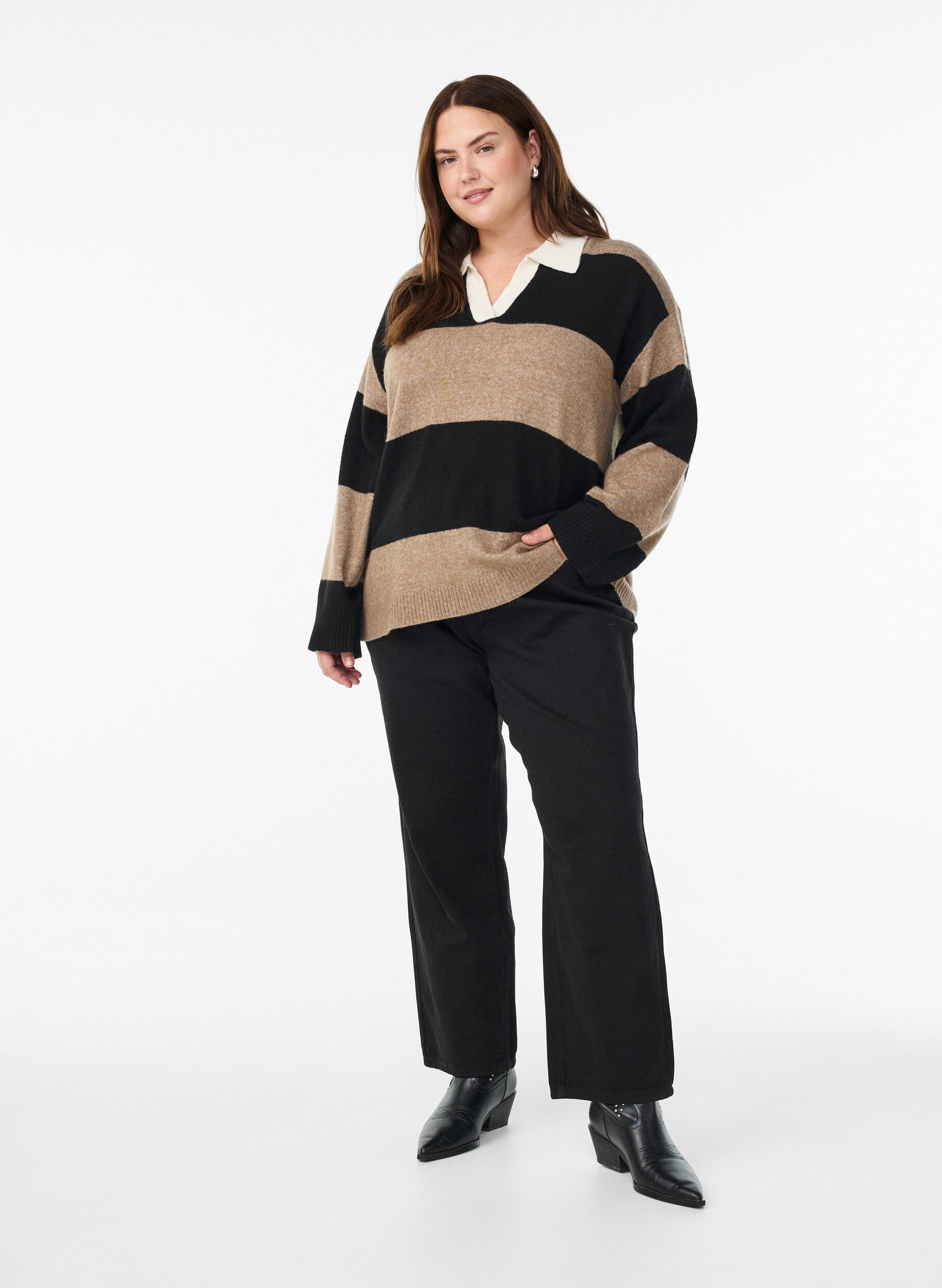 Zizzi Gebreide blouse met kraag en V-hals, Zwart, Model image number 1