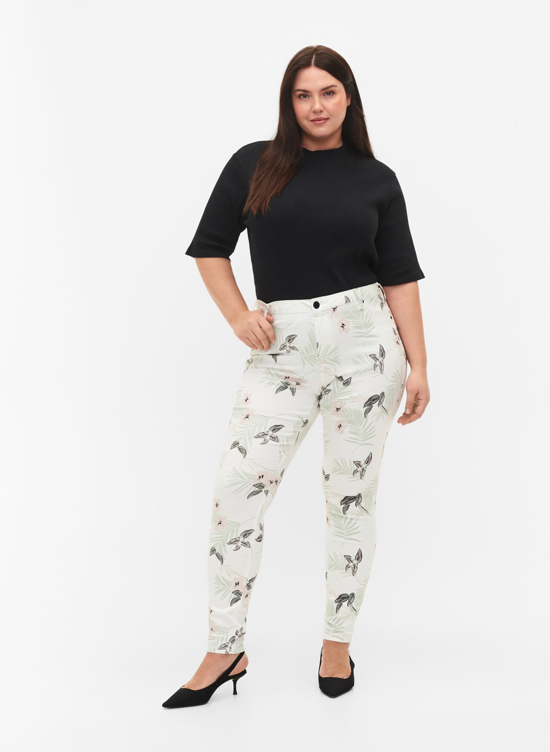 Zizzi Amy jeans met hoge taille en bloemenprint, White Flower AOP L78, Model image number 0