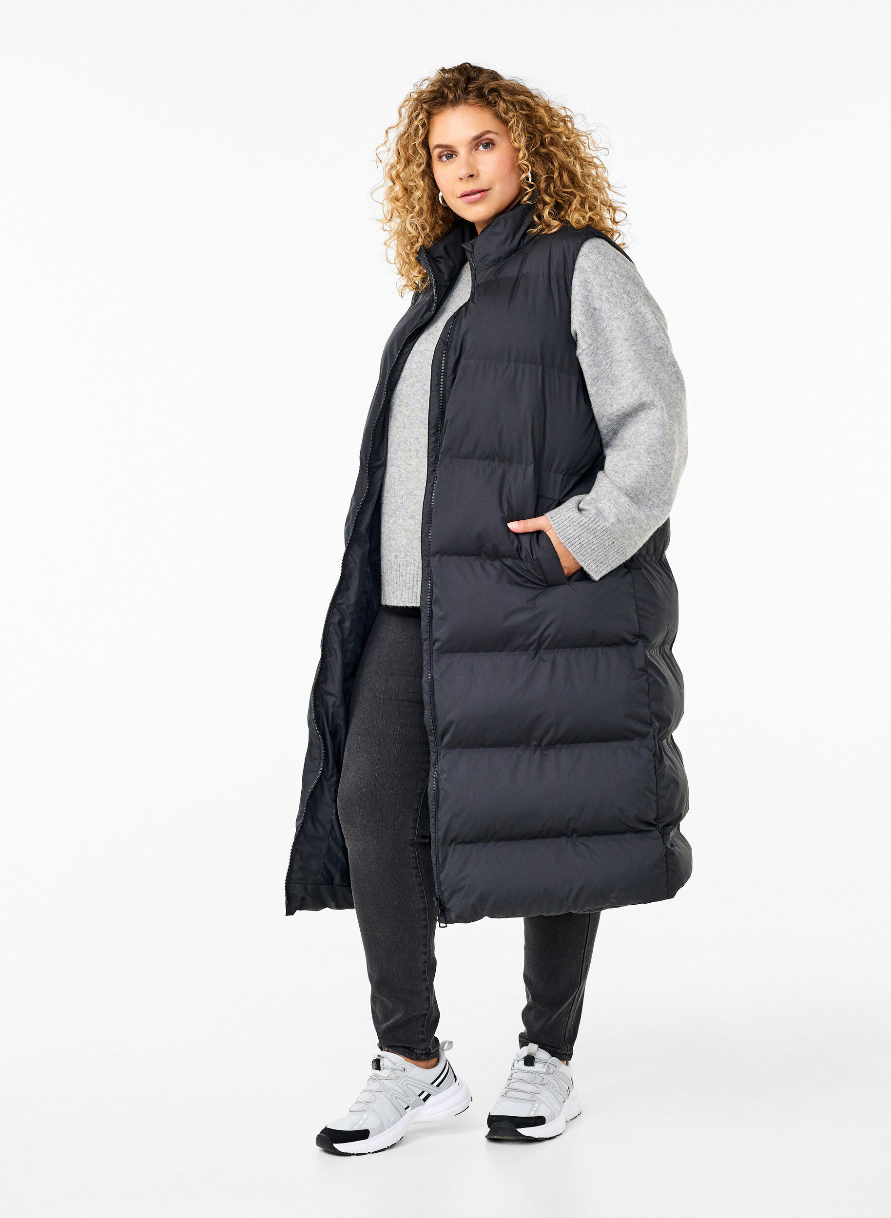 Lang vest met zakken en rits in twee richtingen, Zwart, Model