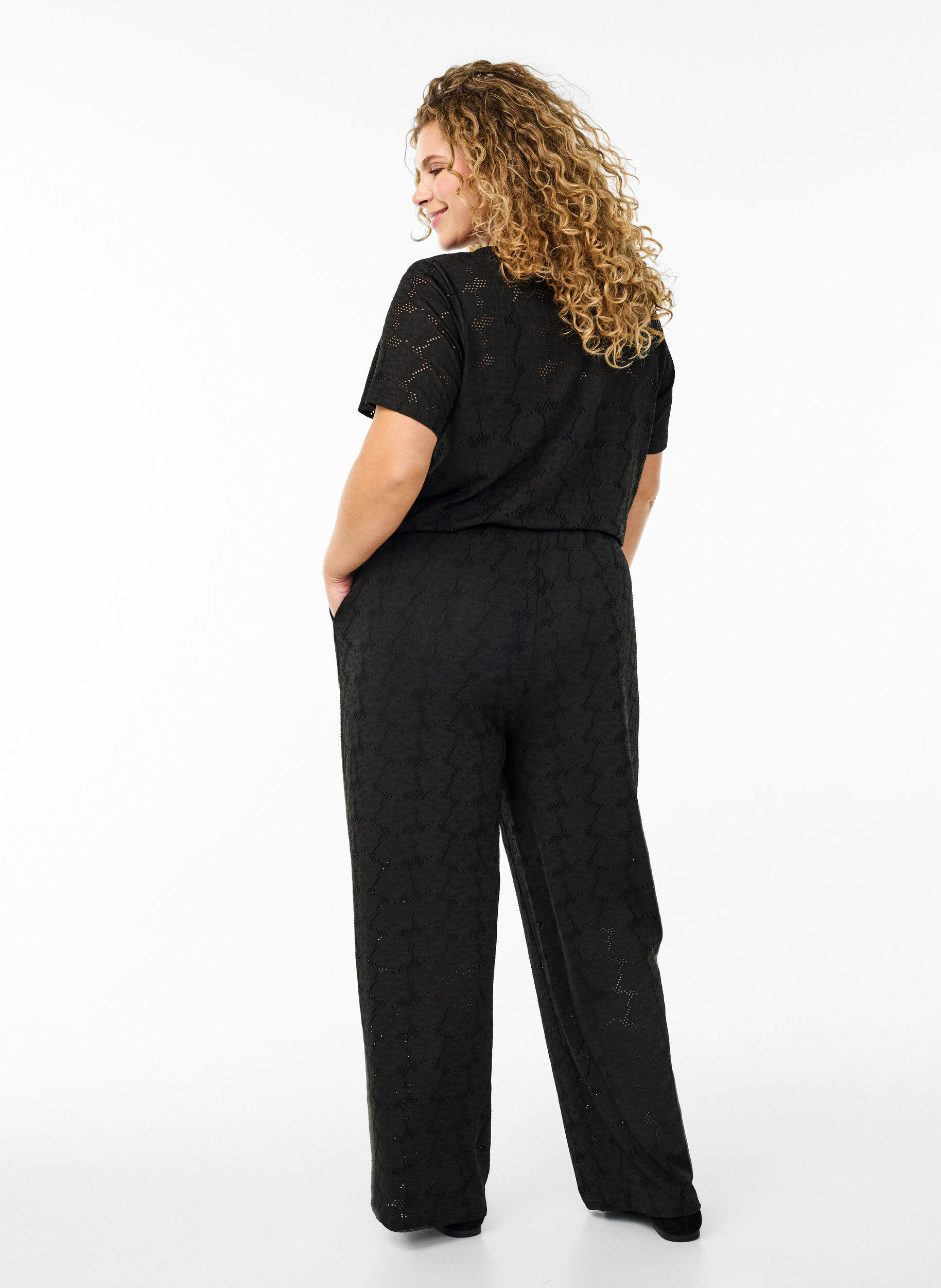 Zizzi FLASH - Broek met textuur en hoge taille, Zwart, Model image number 1
