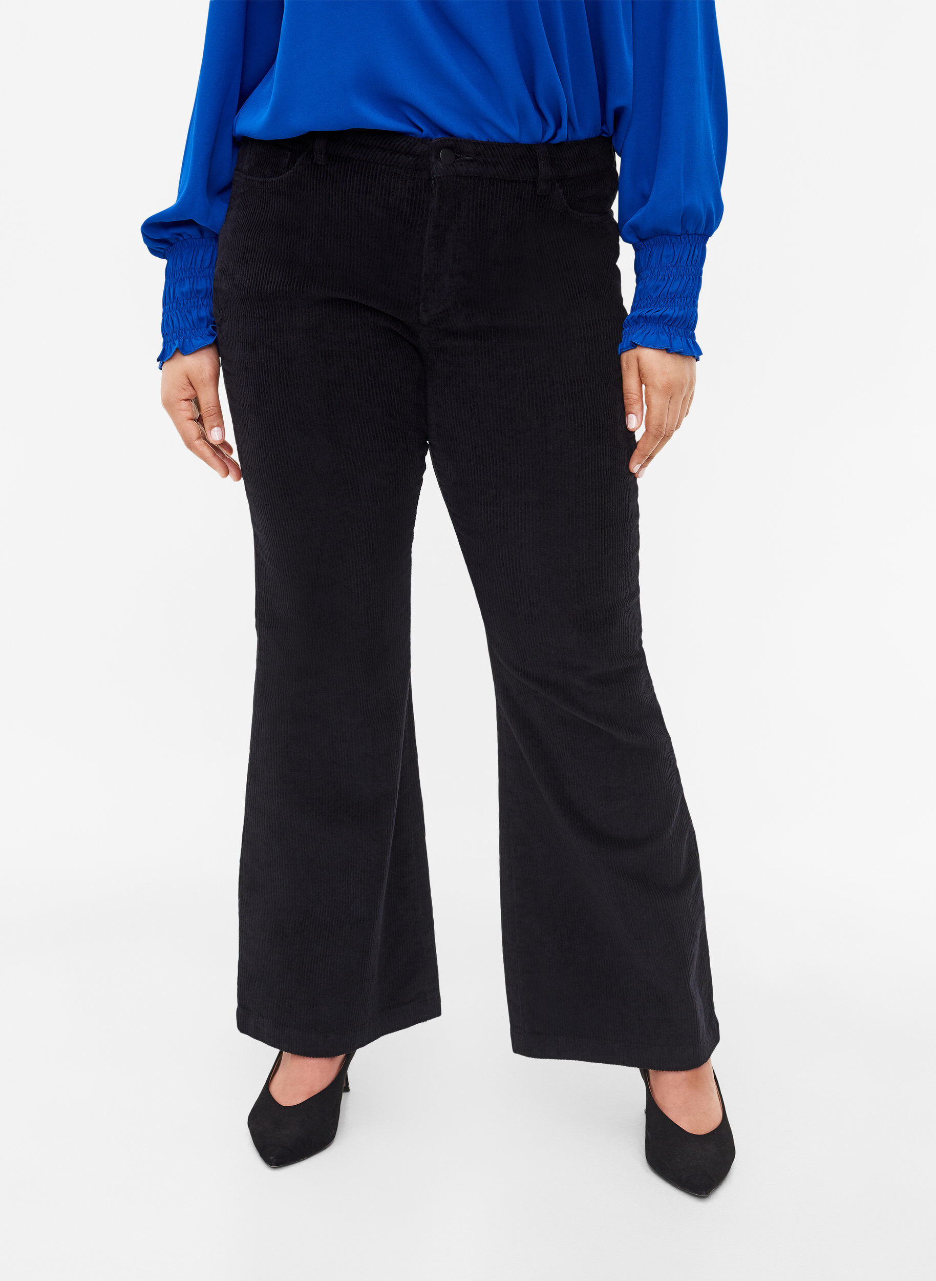 Zizzi Fluwelen broek met bootcuts, Black, Model image number 3