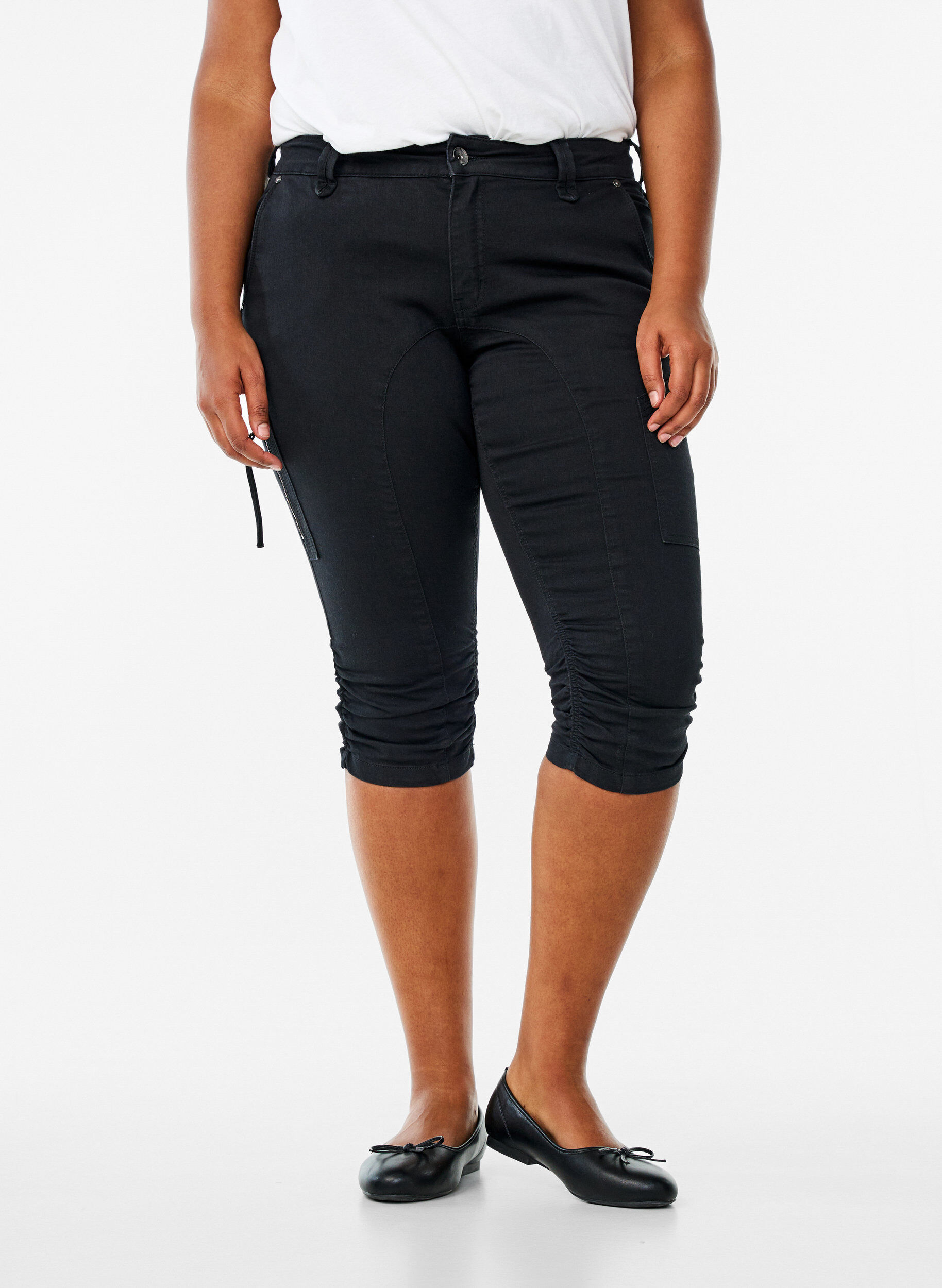 Zizzi Slim fit capri jeans met zakken, Zwart, Model image number 1