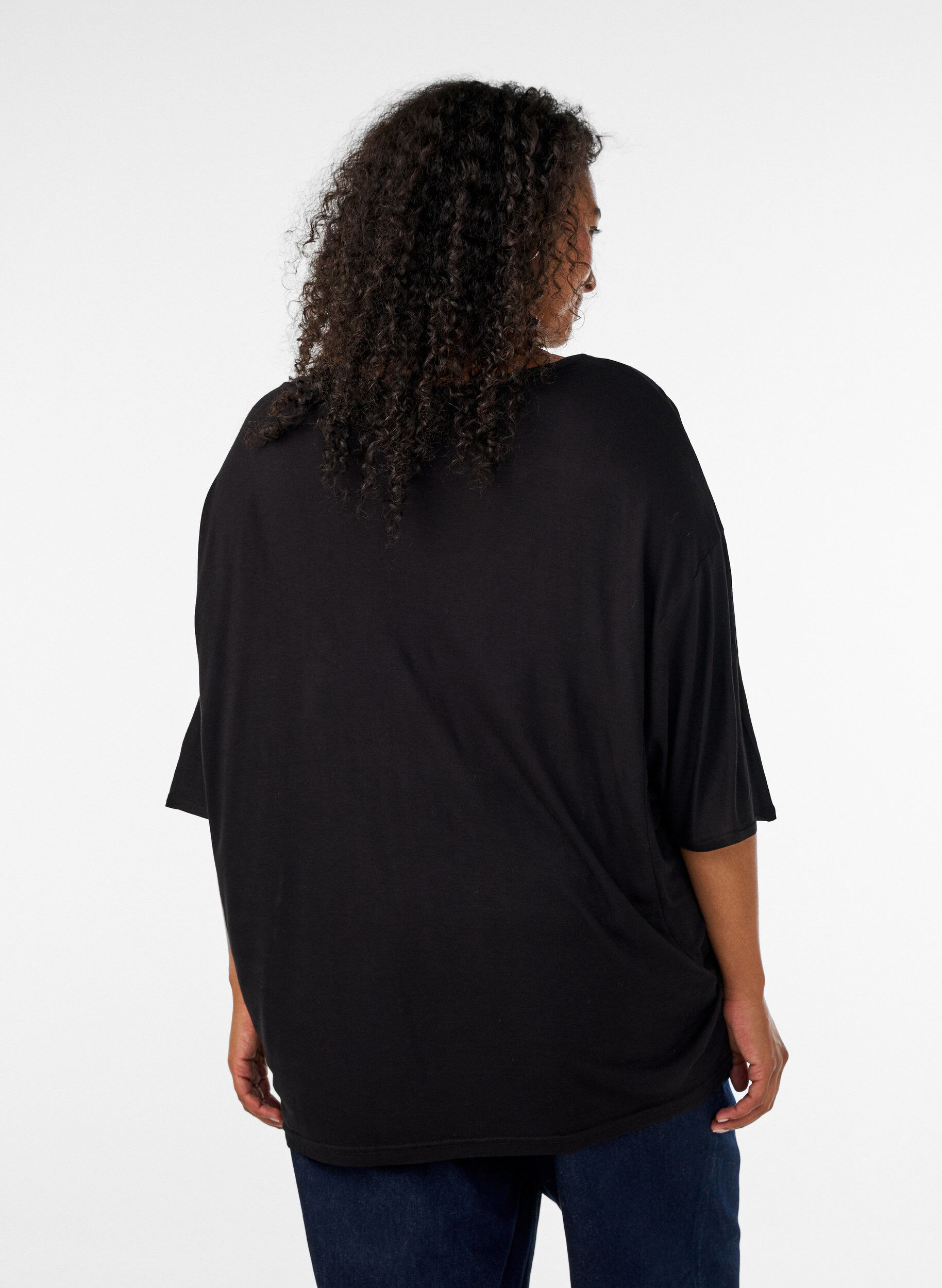 ZizziLosse pasvorm T-shirt in viscose jersey, Zwart, Model image number 2