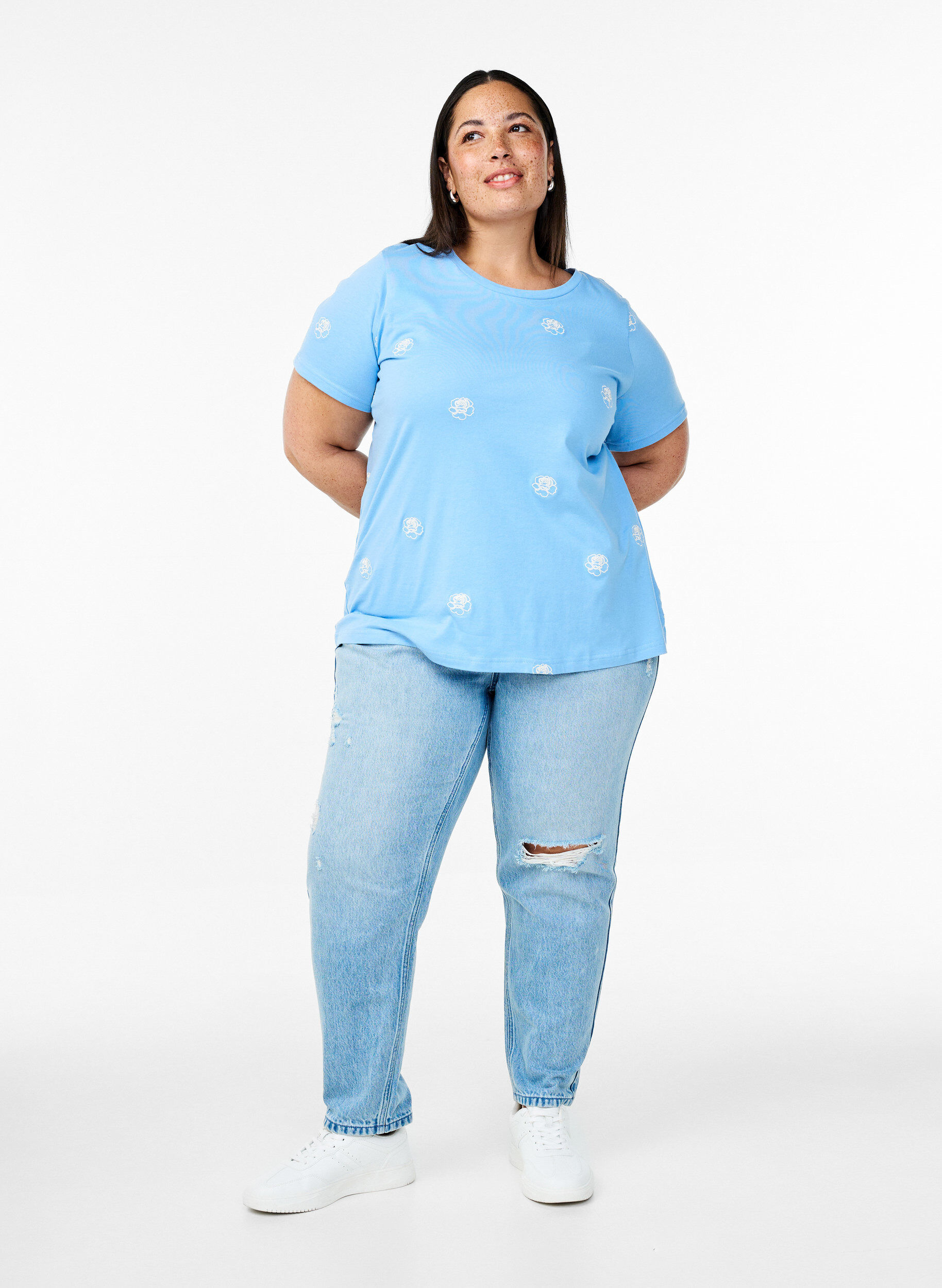 Zizzi T-shirt in biologisch katoen met geborduurde motieven, Blauw, Model image number 1