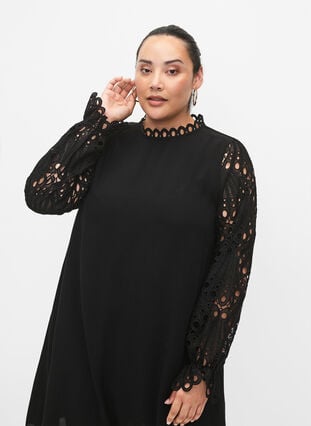 Viscose jurk met crochet mouwen, Black, Model image number 2