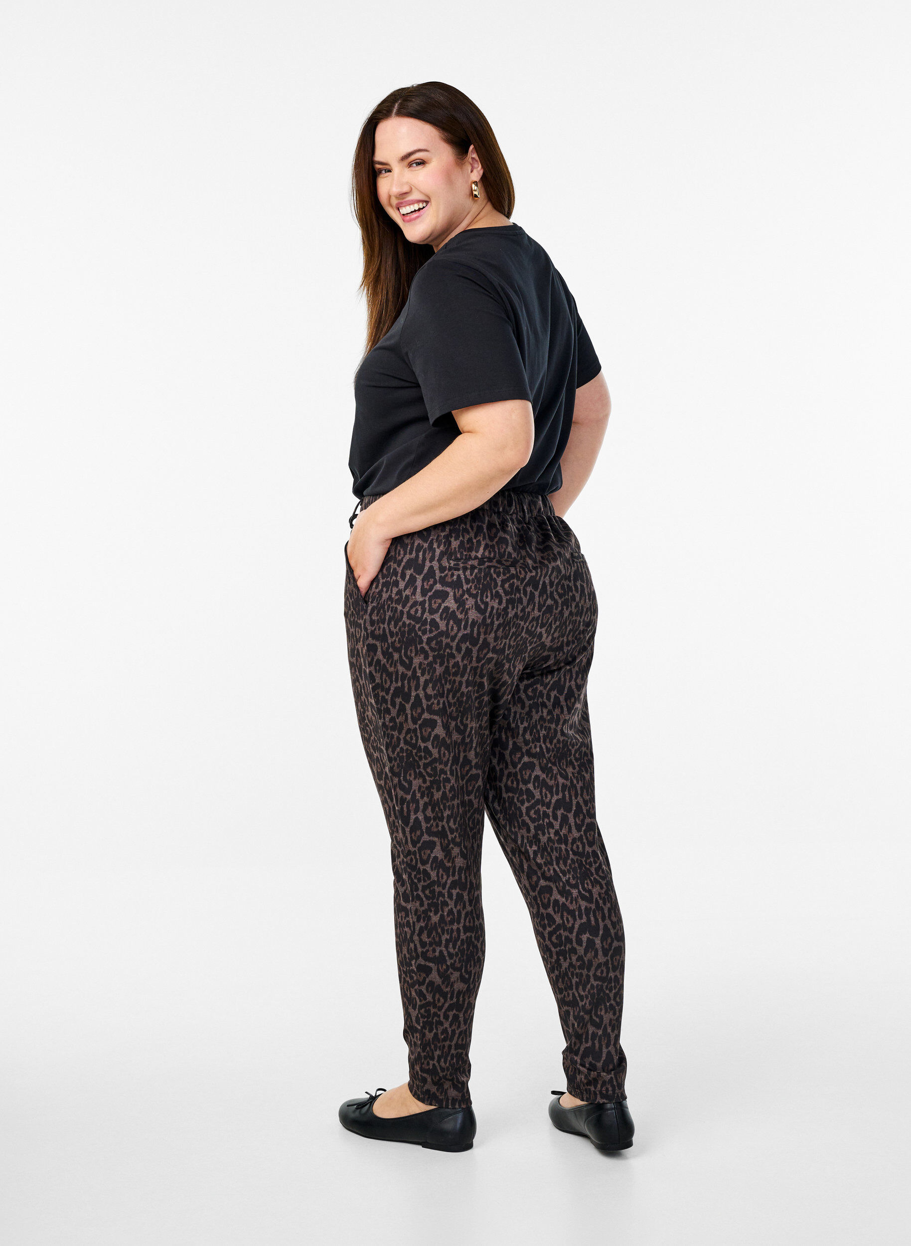 Zizzi Gecropte broek met luipaardprint, Bruin, Model image number 1
