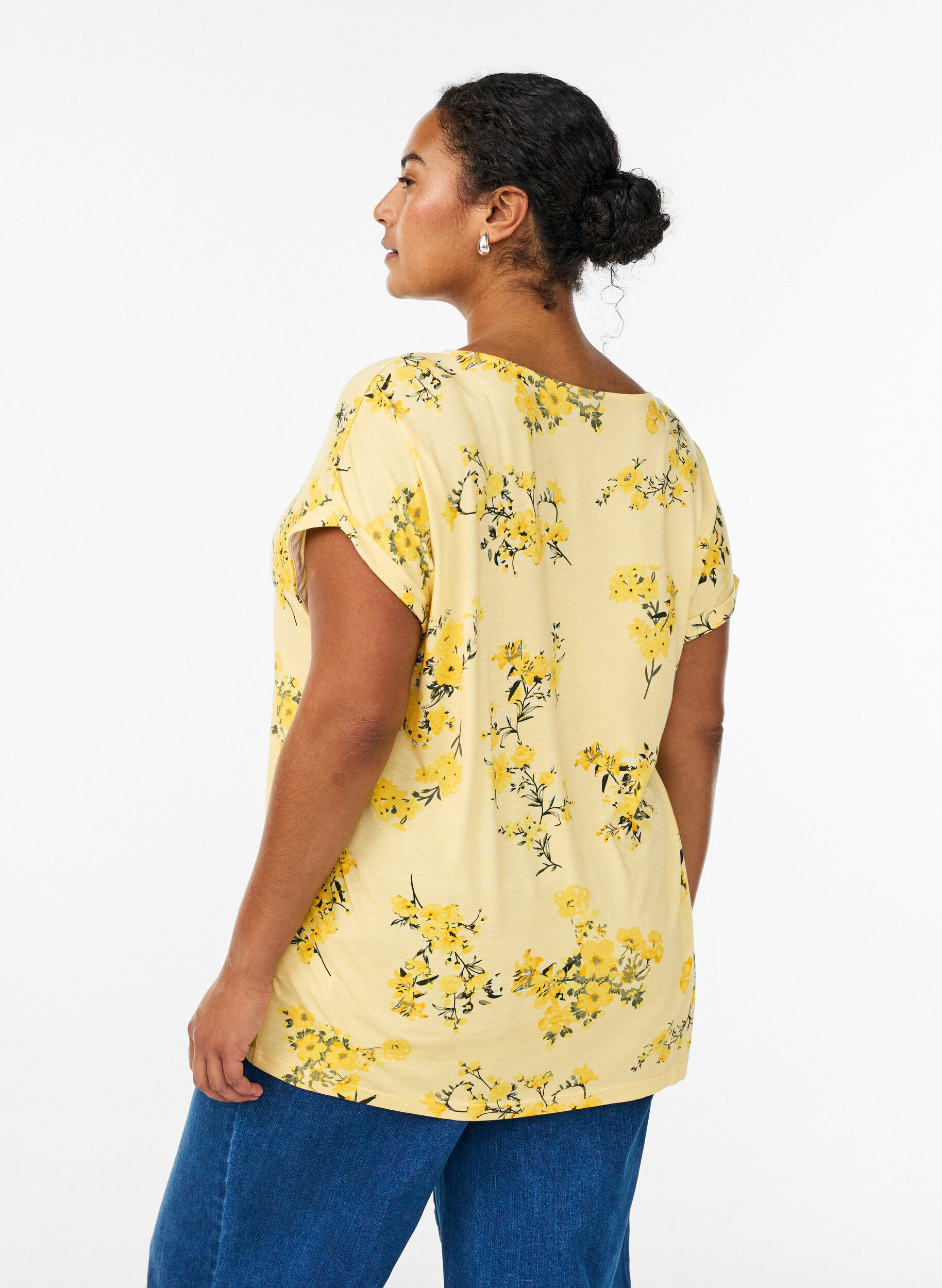 Zizzi T-shirt met bloemenprint, Geel, Model image number 2